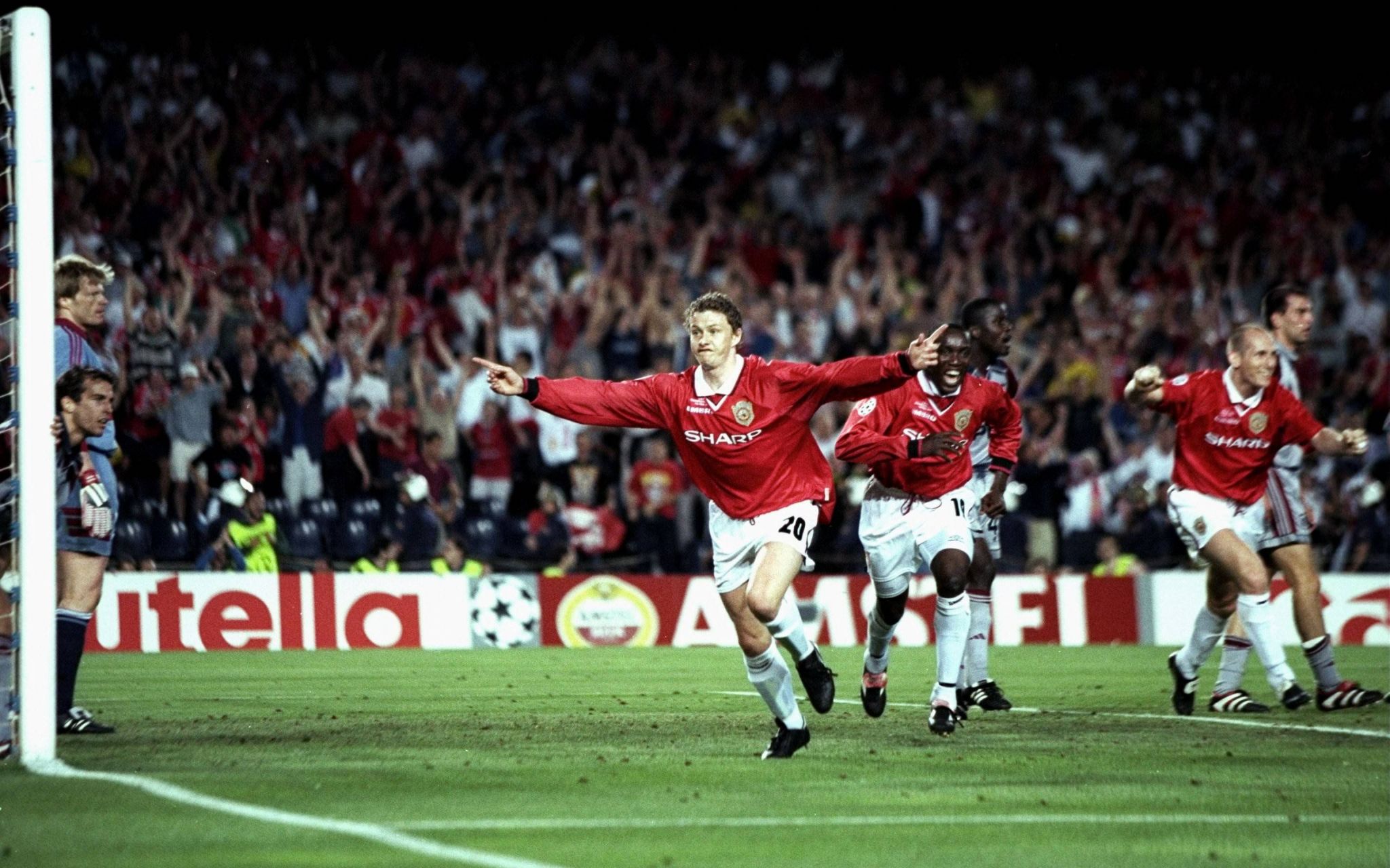 足坛名场面!你还记得这场比赛发生了什么吗?#足球# #曼联