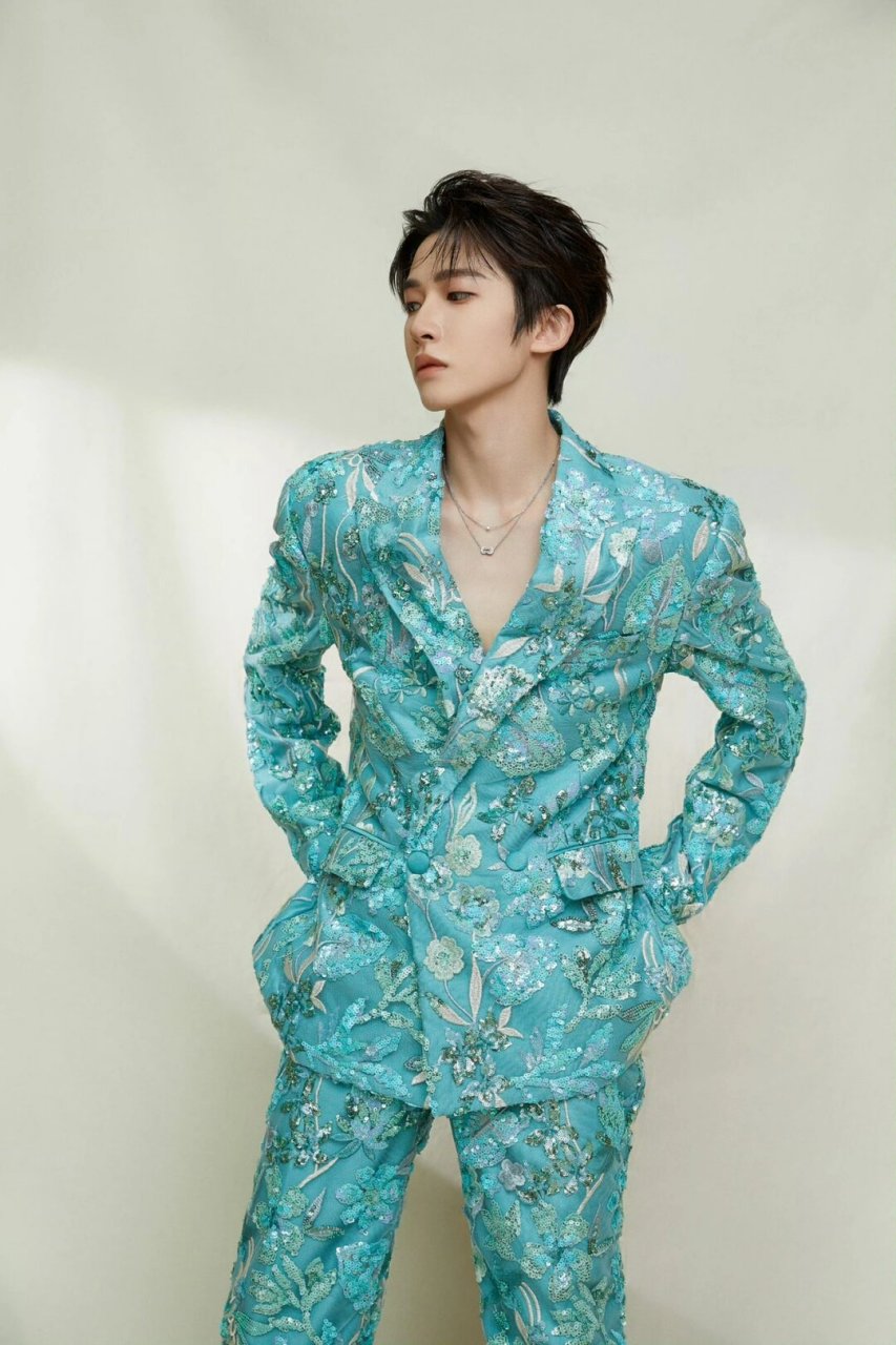 当我们谈论帅哥时,刘宇无疑是其中的佼佼者.