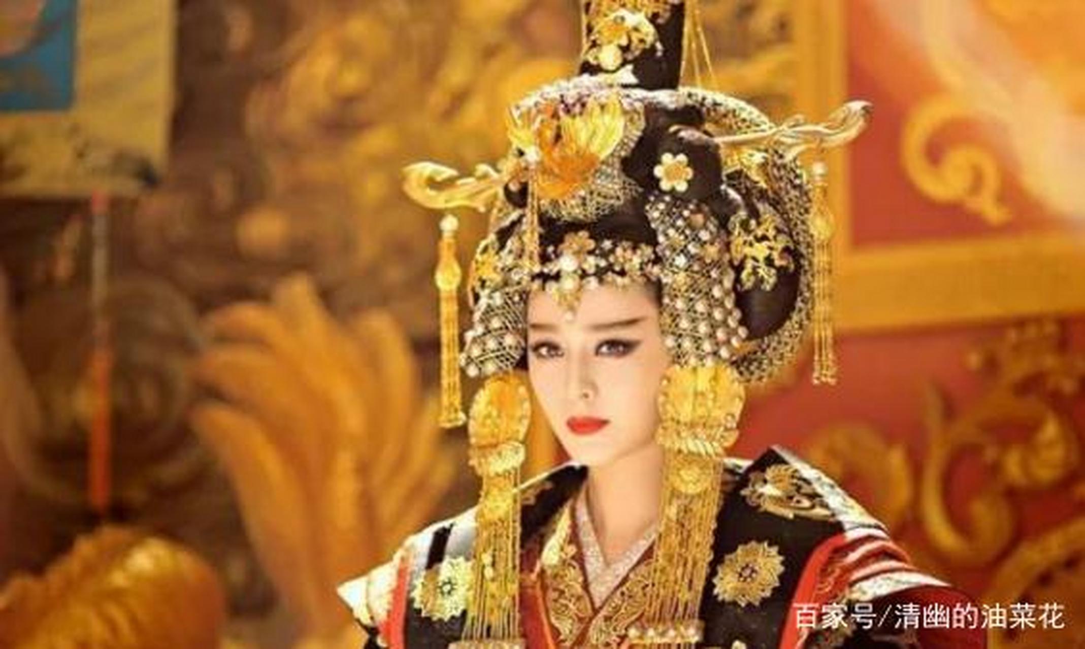 武则天大半夜特意叫来御医沈南璆,说肚子疼,沈南缪上前小心翼翼给