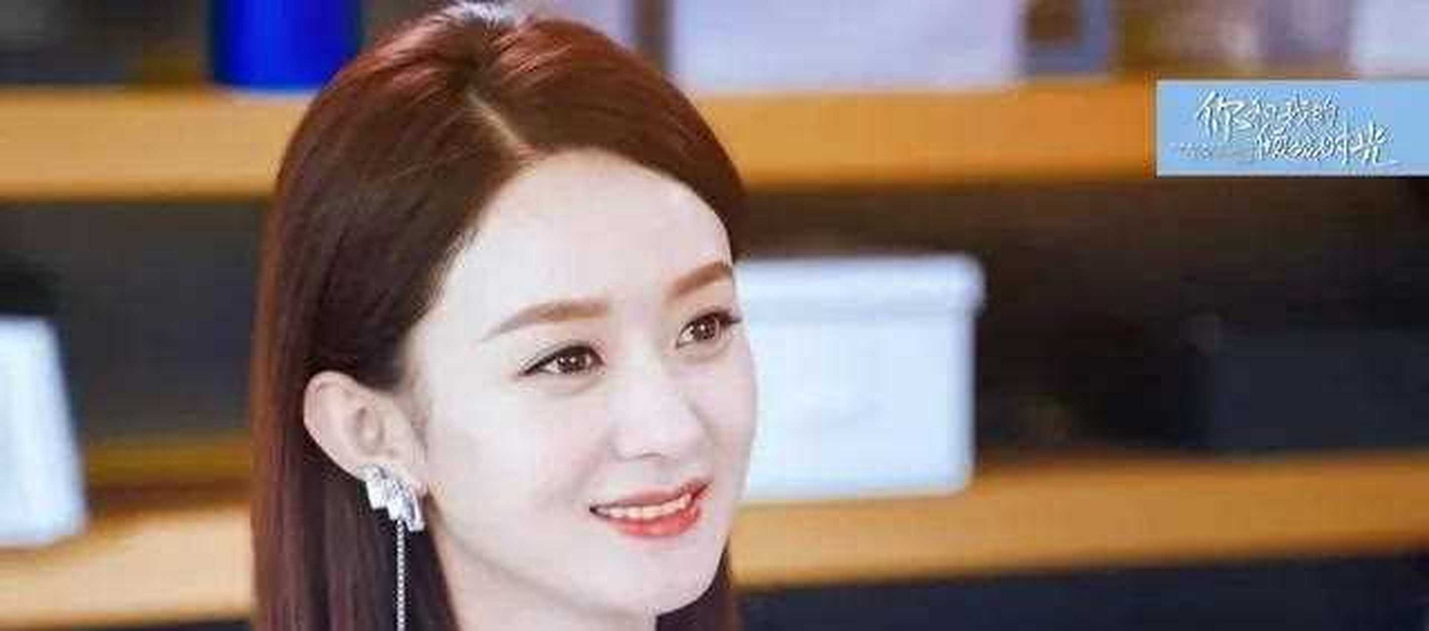 在一次颁奖典礼上主持人的郑恺突然向产后复出不久的赵丽颖发难,问他