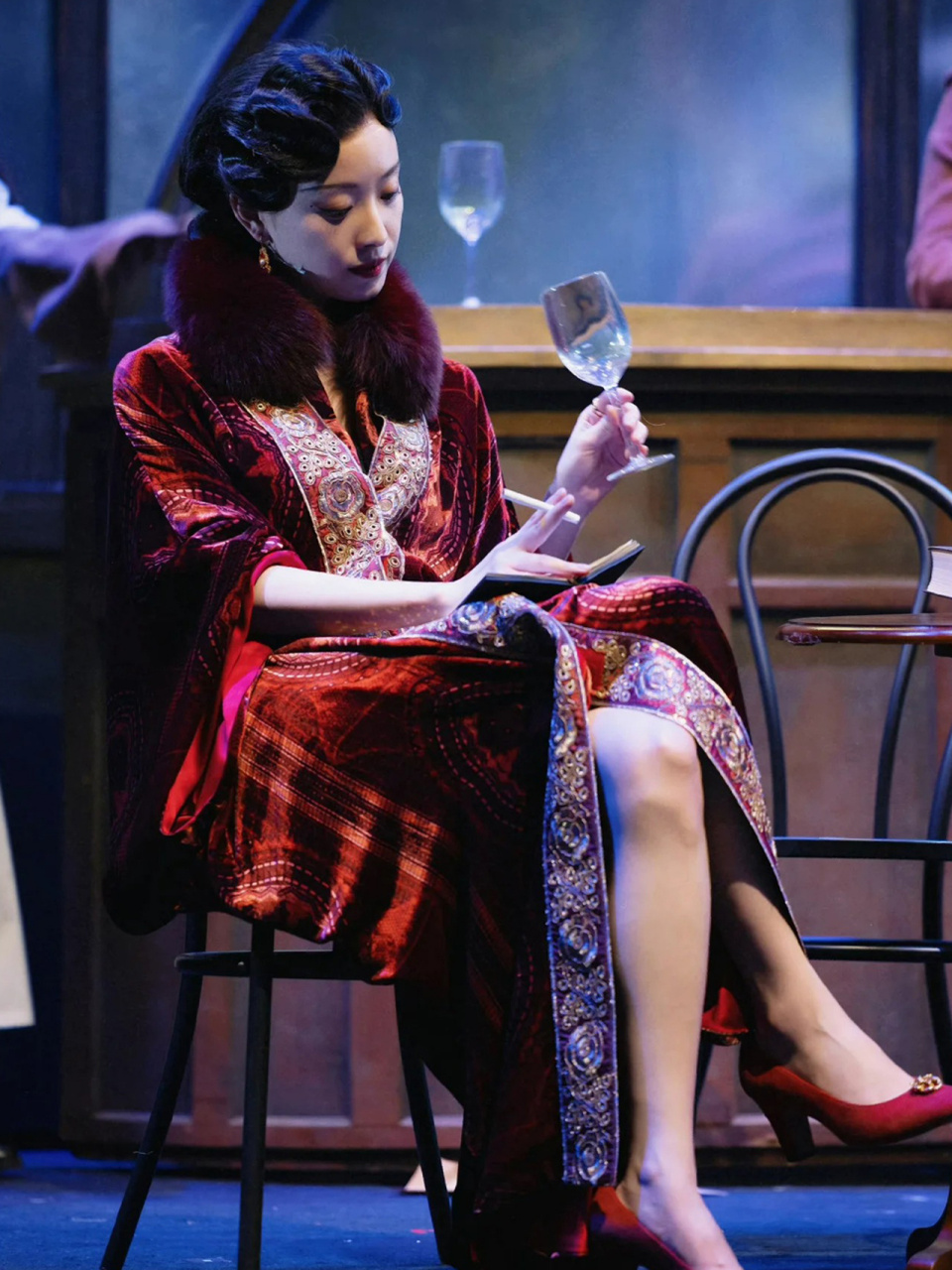 倪妮话剧《如梦之梦》上海定档97  我非常激动地向你们介绍话剧