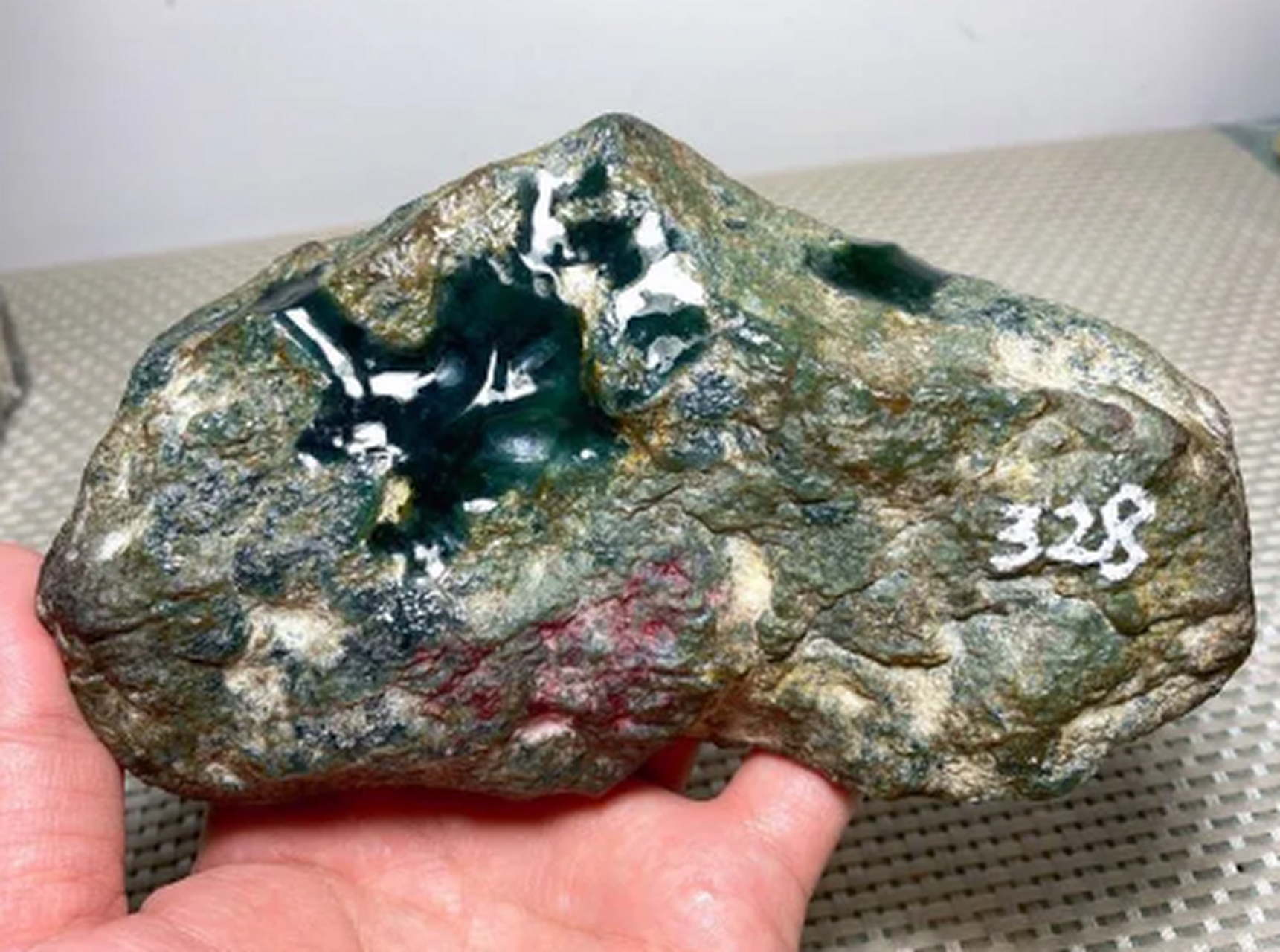 点击头像看直播##翡翠原石#莫西沙高冰老蓝水,850克,整个脱沙,双面开