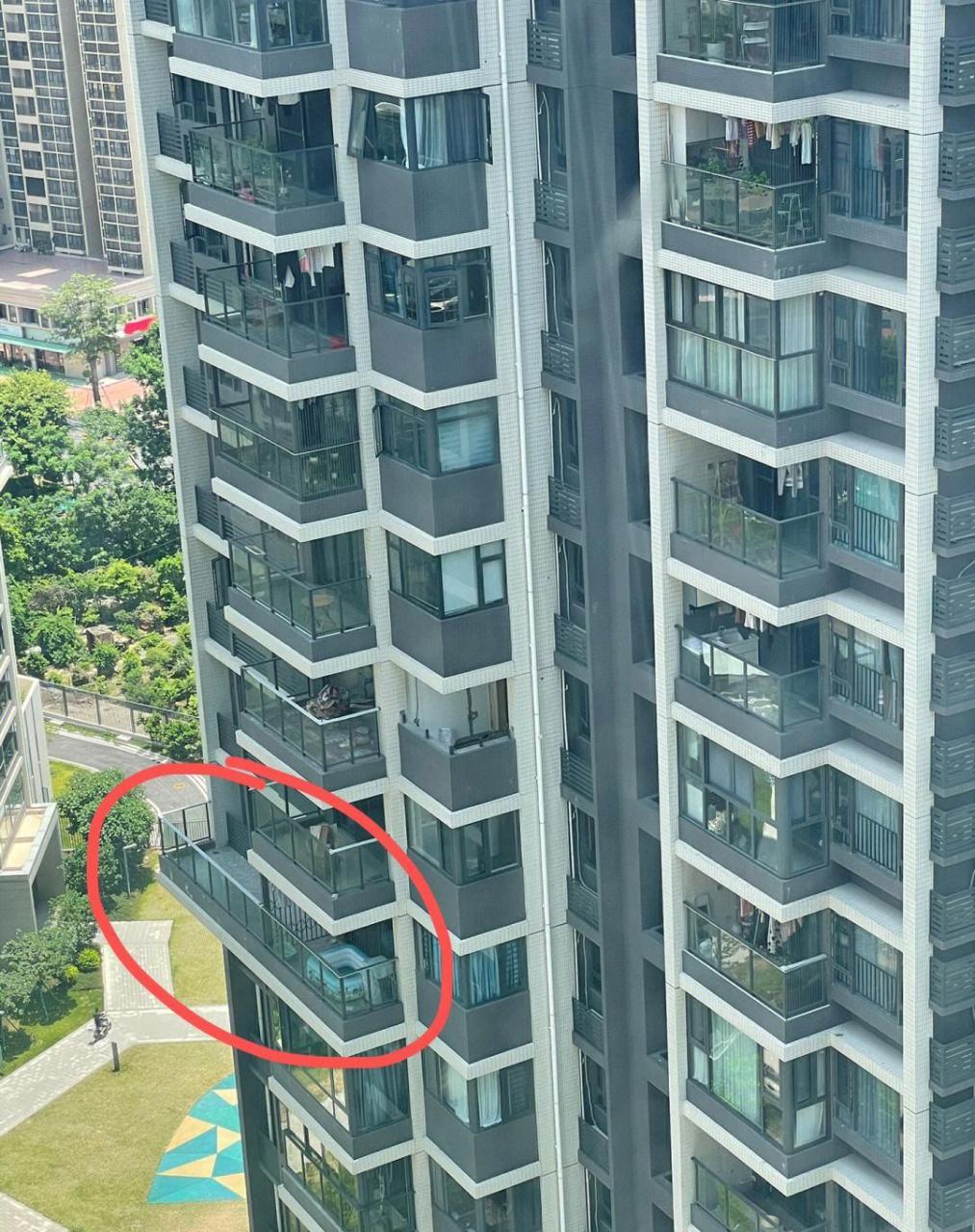 这可是消防层啊,这户人家封了一半,确定不是违建吗?