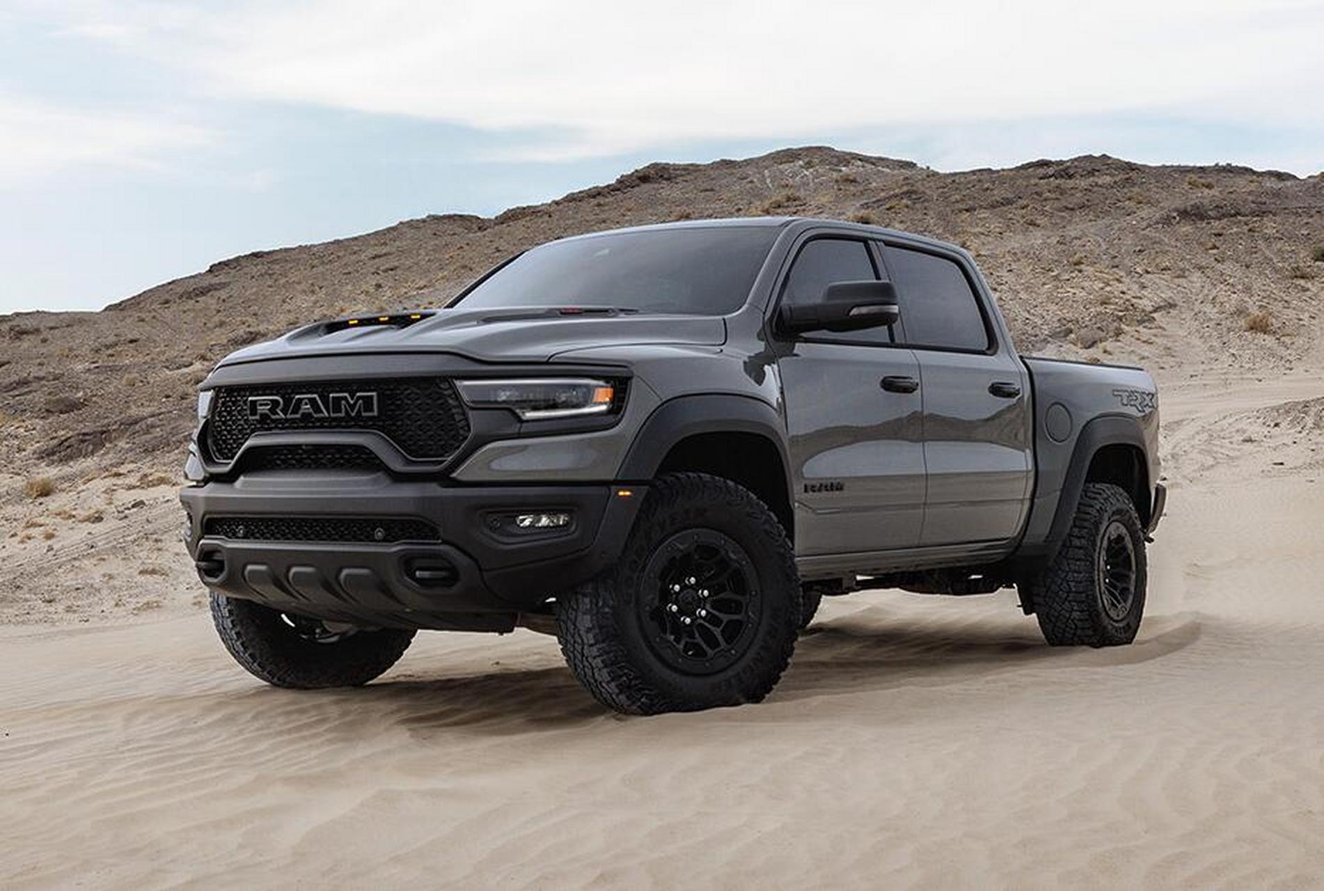 近日,ram皮卡发布了1500 rebel/1500 trx两款车的lunar edition版