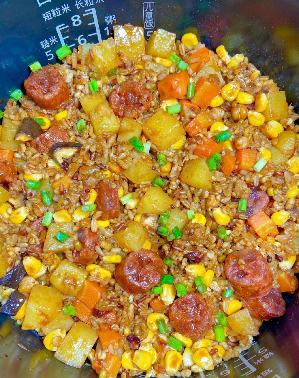 感谢网友…这个懒人焖饭好吃到破防了!香肠土豆焖饭!