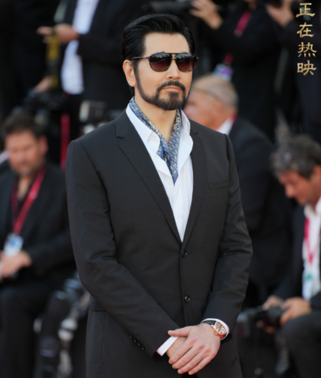 费翔无论是年轻时还是现在,他都散发出一种成熟而迷人的魅力.