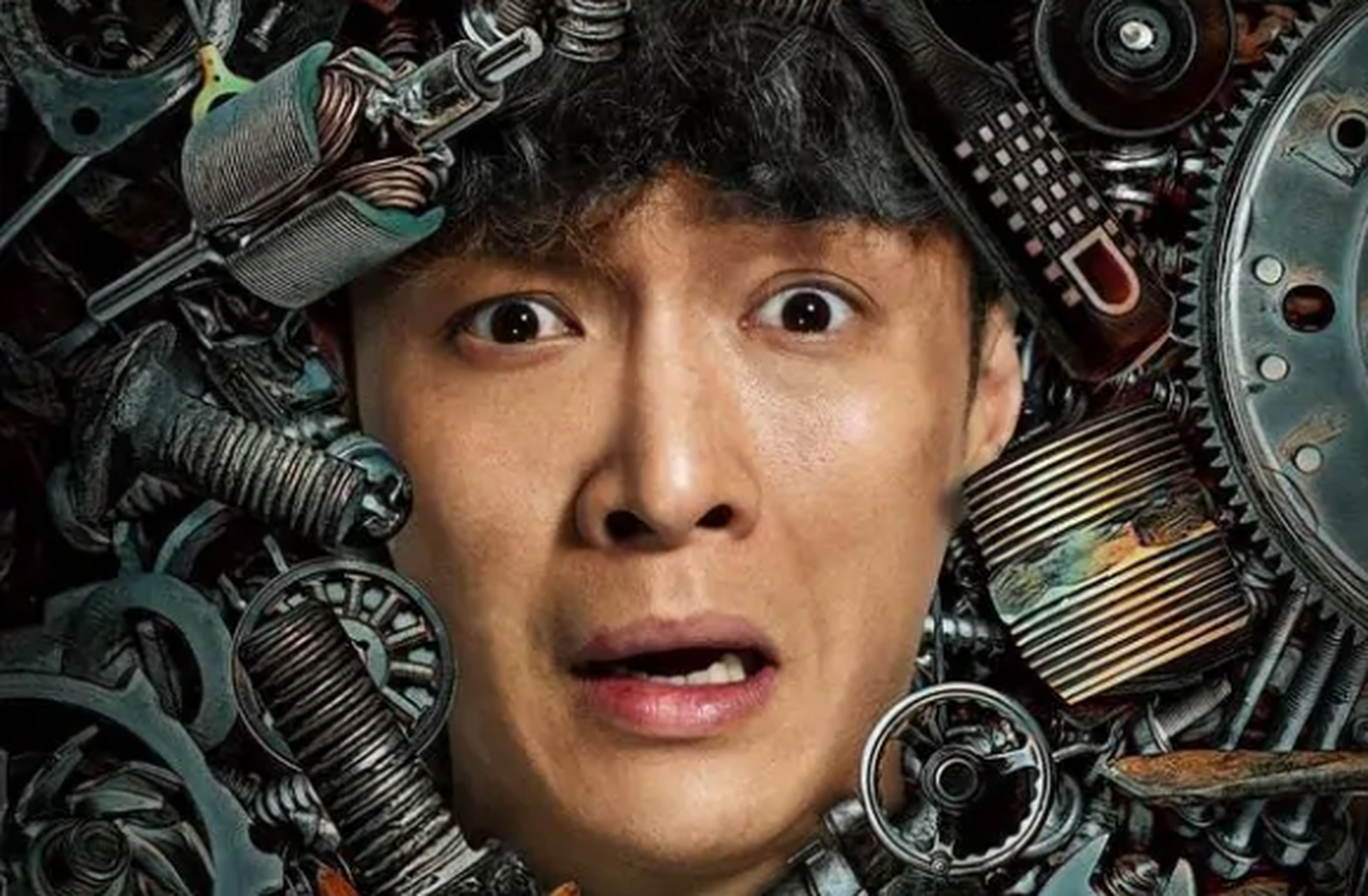 记得张艺兴最开始电影是与成龙大哥主演的《功夫瑜伽》中印合拍电影