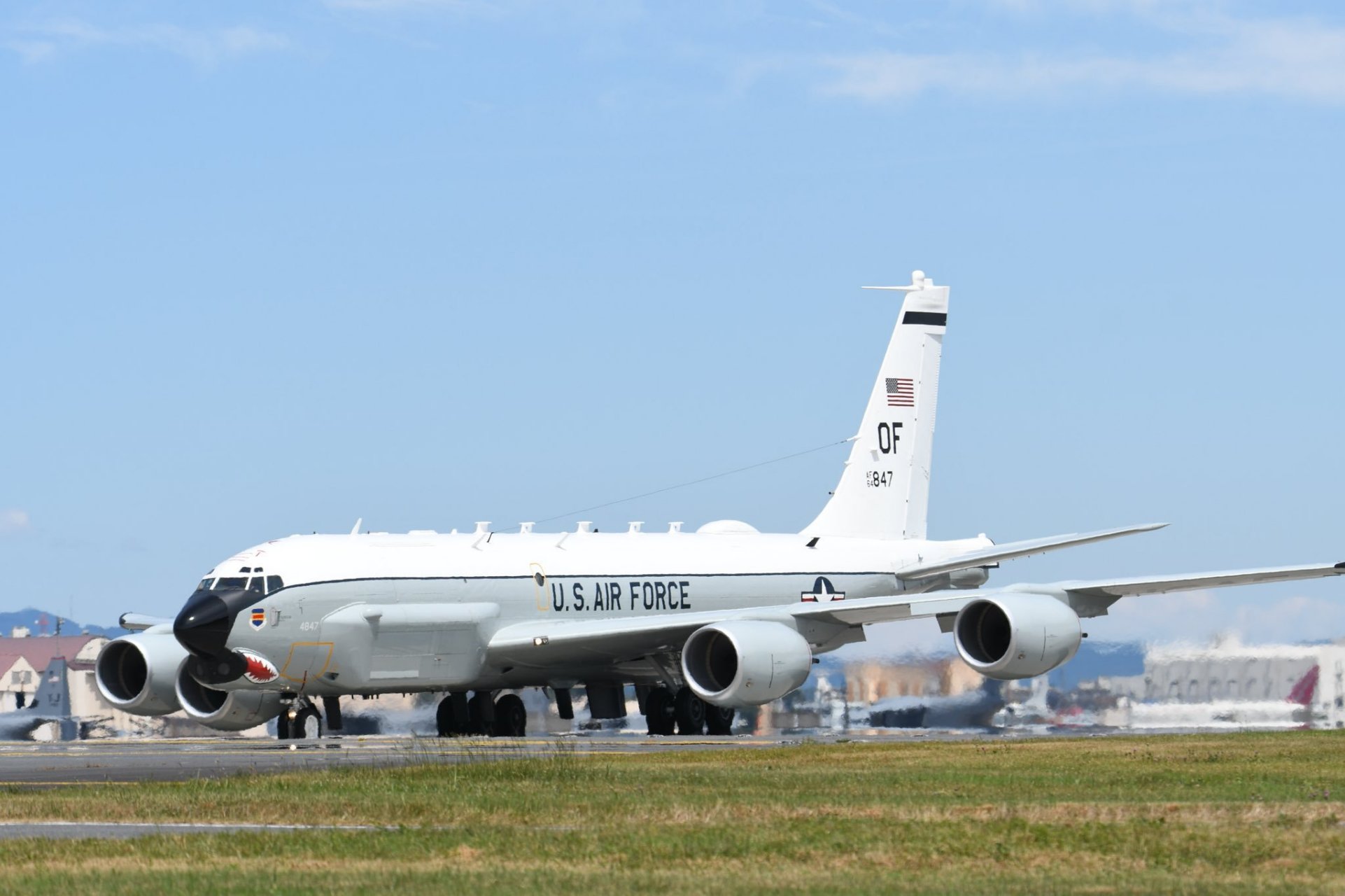 2023//04//04 11:00,美国空军侦察机rc-135u (64-14847)从嘉手纳空军