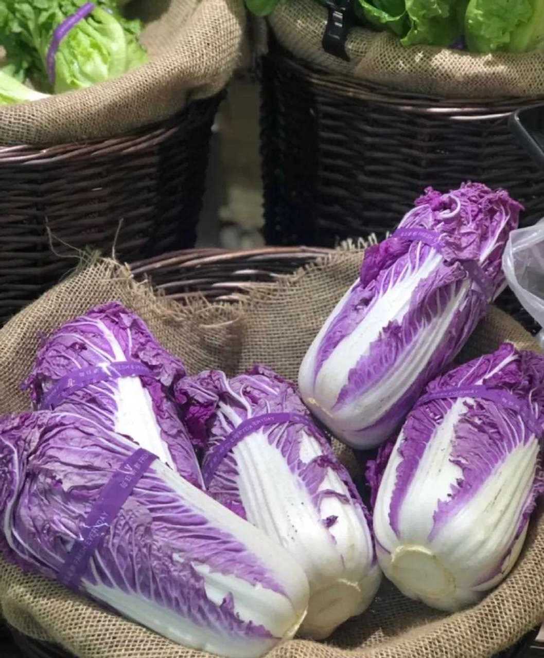 这个菜不会被黑心商家染色了吧?第一次见紫白菜!