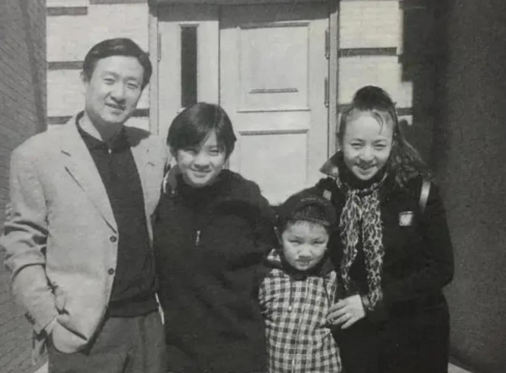 宋丹丹丈夫赵玉吉是复旦大学的硕士研究生,比宋丹丹