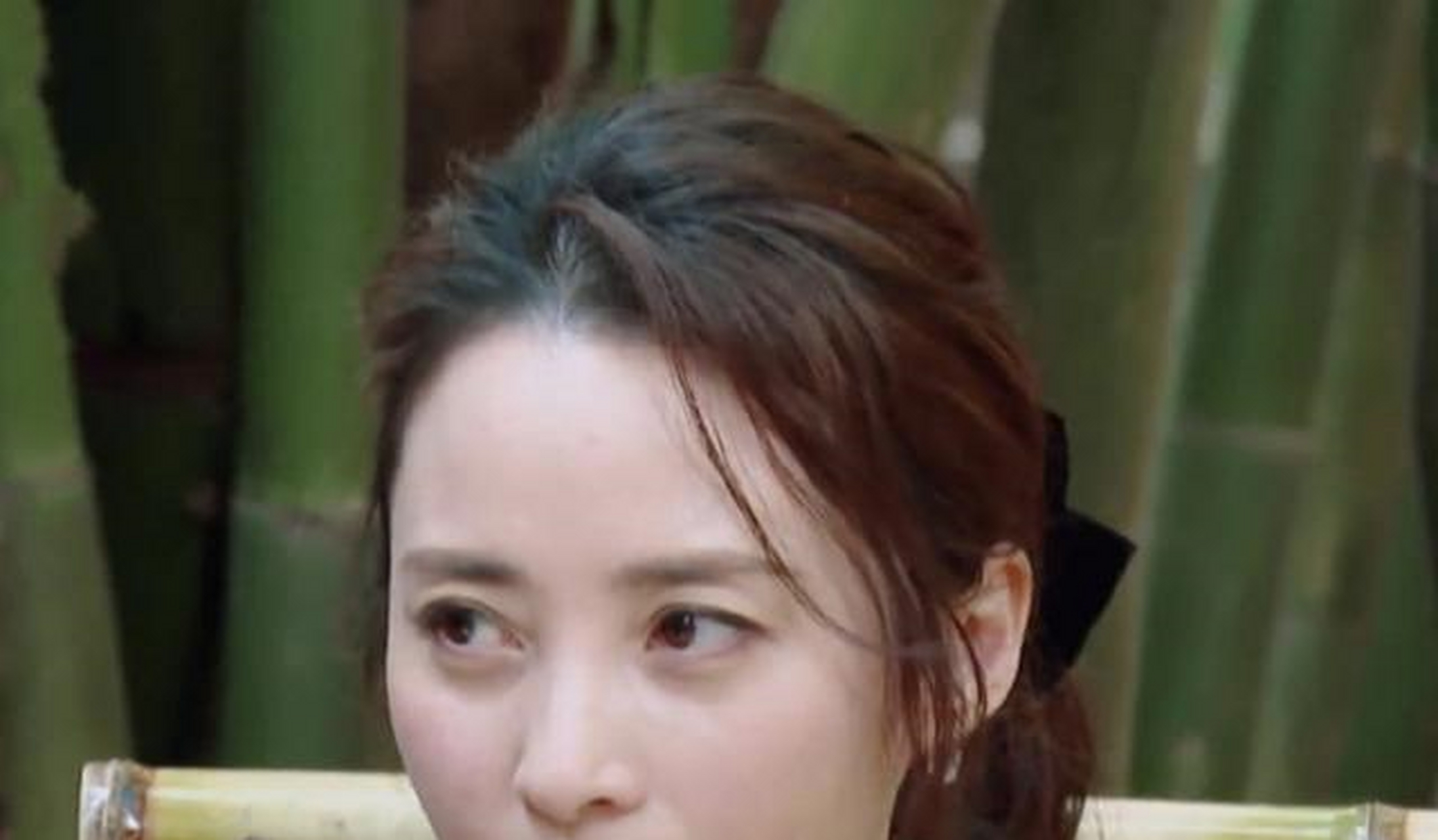 蒋勤勤[汗] 蒋勤勤最近登上芒果台的综艺节目《妻子的浪漫旅行》,从第
