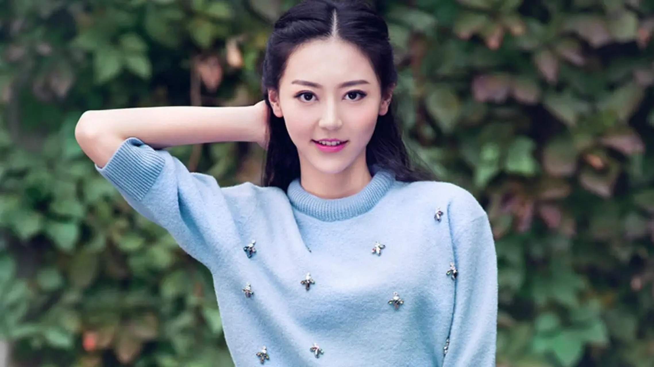 杨幂感到头疼,嘉行难以捧火的女艺人之黄梦莹  黄梦莹是一个90年的