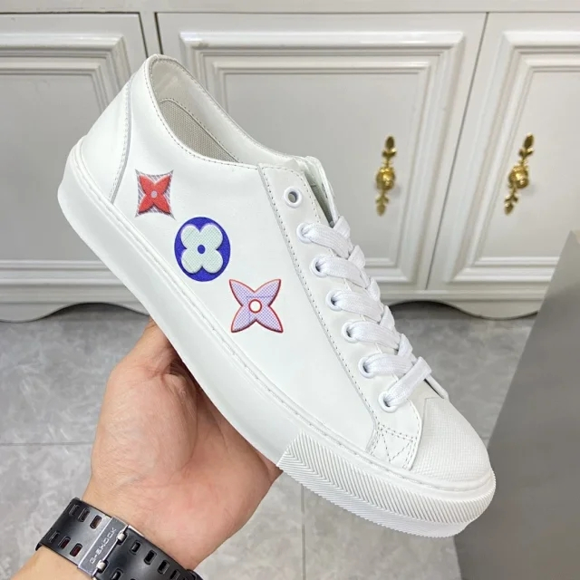 今日分享:lv小白鞋进口顶级小牛皮侧身3d打印太阳花图纹进口牛皮内里