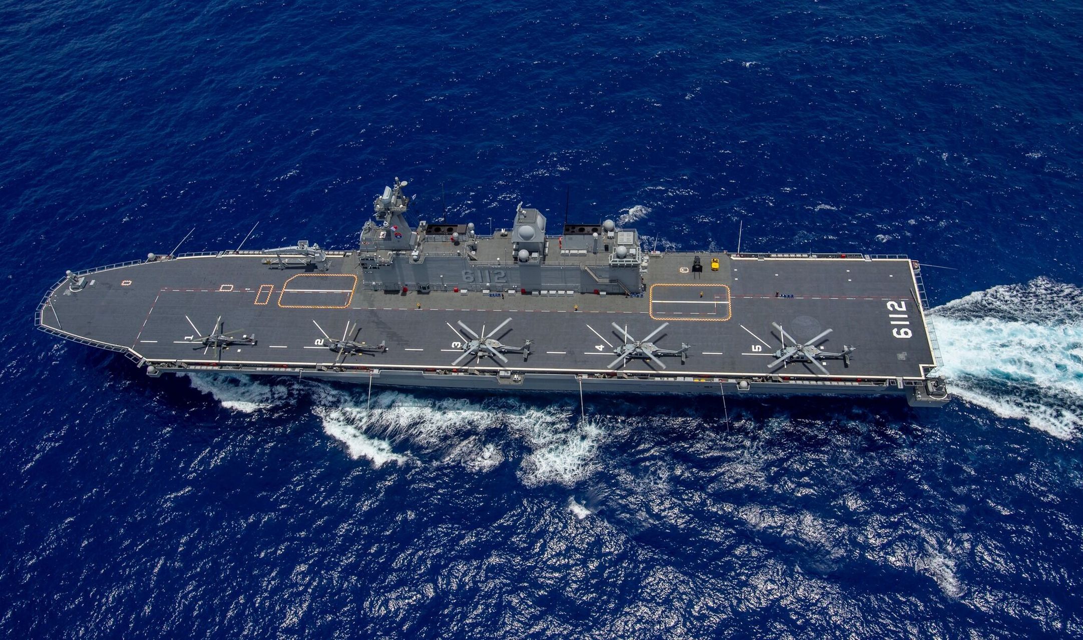 韩国海军的lph-6112 马罗岛号两栖攻击舰,过几年,韩国人可能要为这型
