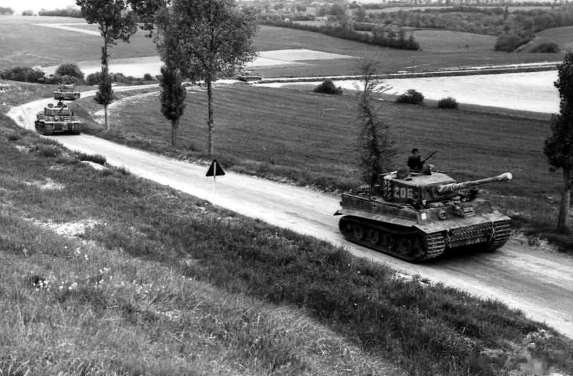 德国党卫军第1装甲师第101重装甲营在博韦地区的军事演习【法国,1944