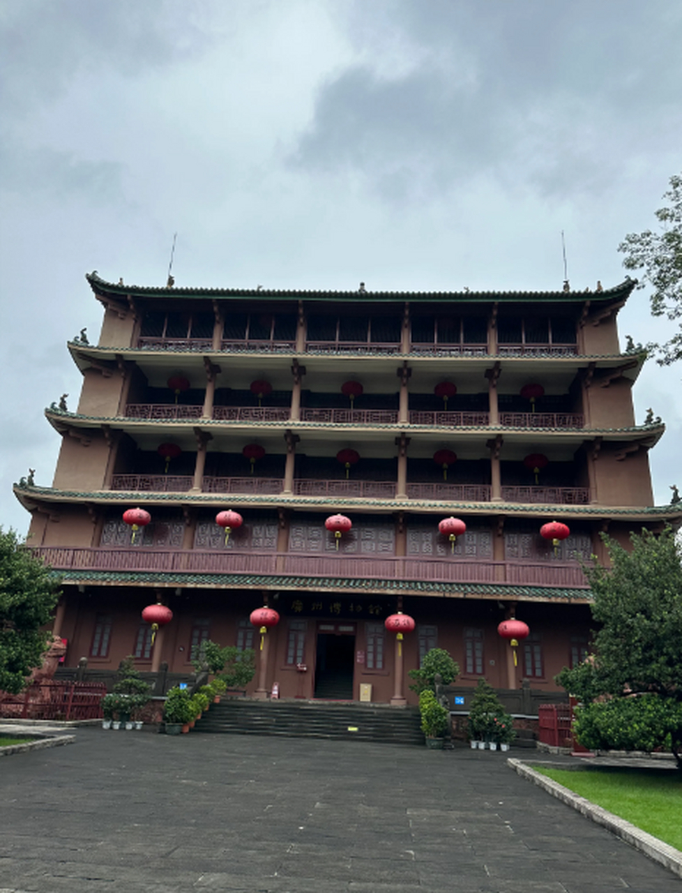 镇海楼,又名"望海楼",广为广州人所知"五岭以南第一楼","岭南第一胜览