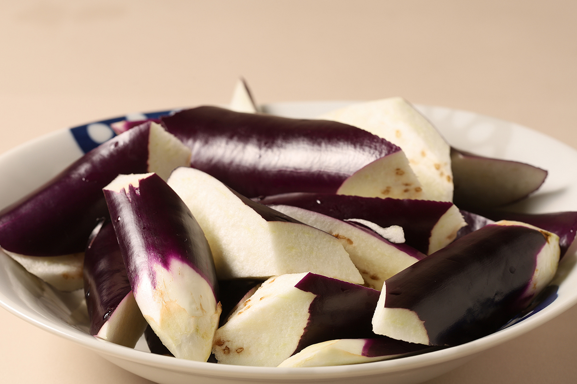 夏天消暑的是冰啤酒,还是塔香茄子小卷?