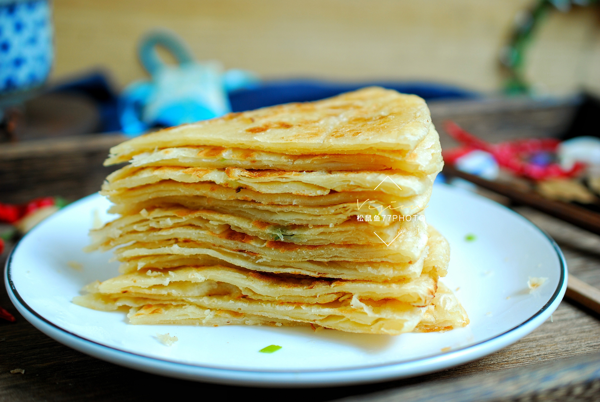 烙饼,是北方人最喜欢吃的面食之一,软而筋道,色黄二多层.