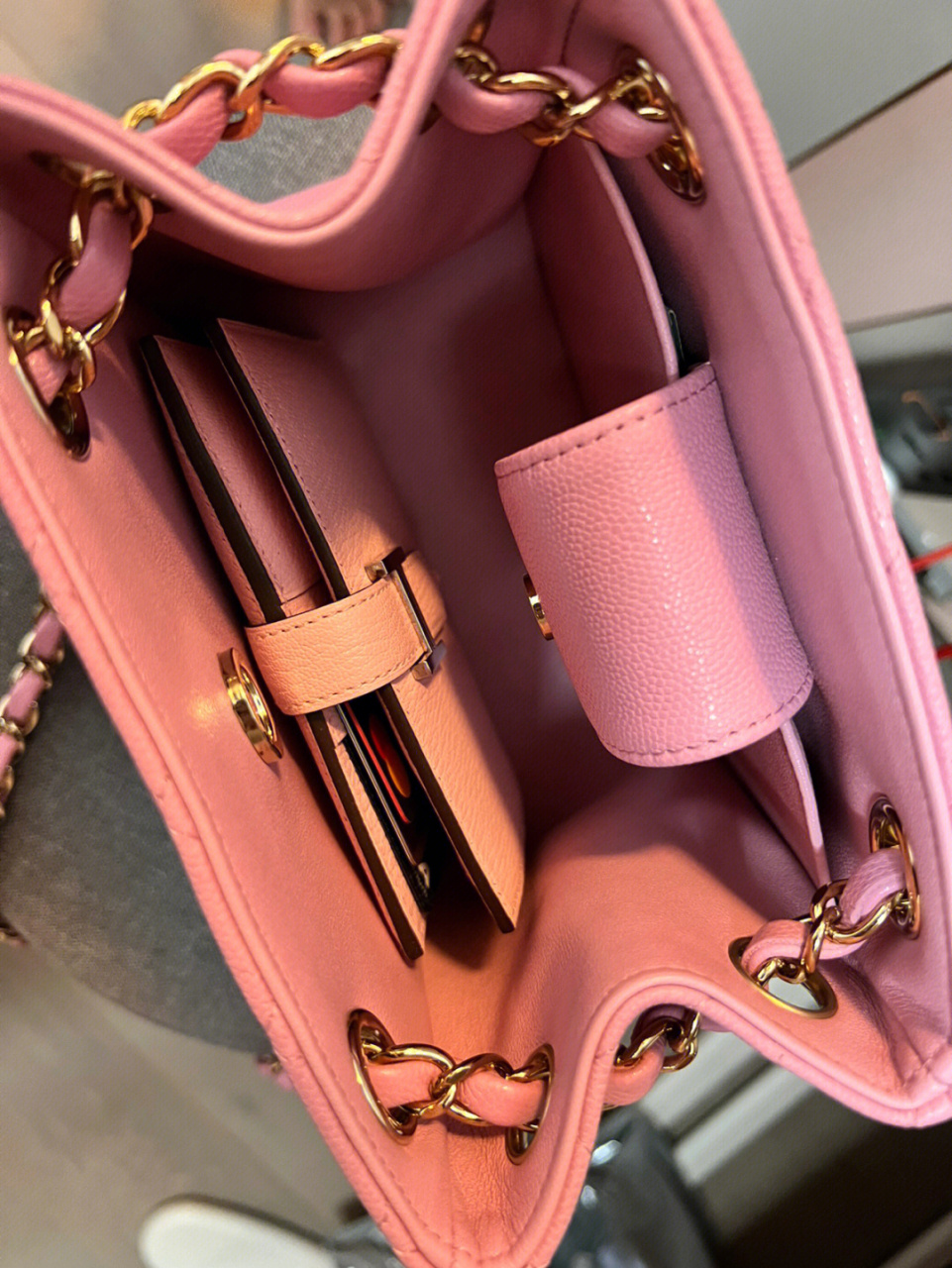 香奈儿22s水桶包  香奈儿粉色22s水桶包真的也太好看了吧,不知道