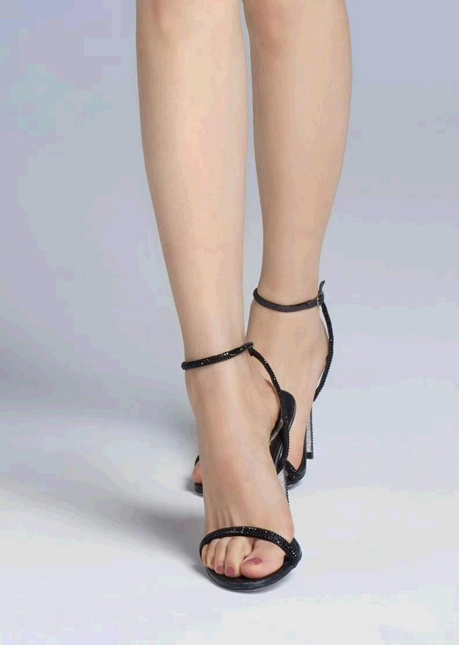 谭松韵白嫩美脚,好美哦[害羞]