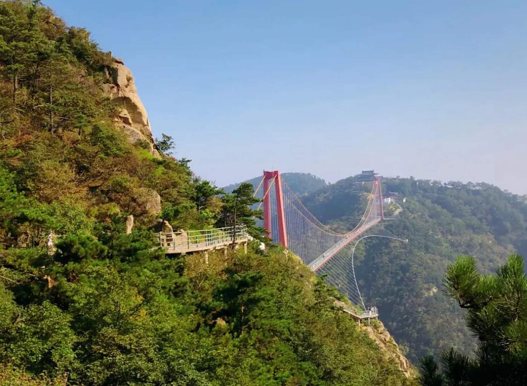 蒙山风景区位于山东省临沂市平邑县,是一座拥有壮丽山川和丰富自然