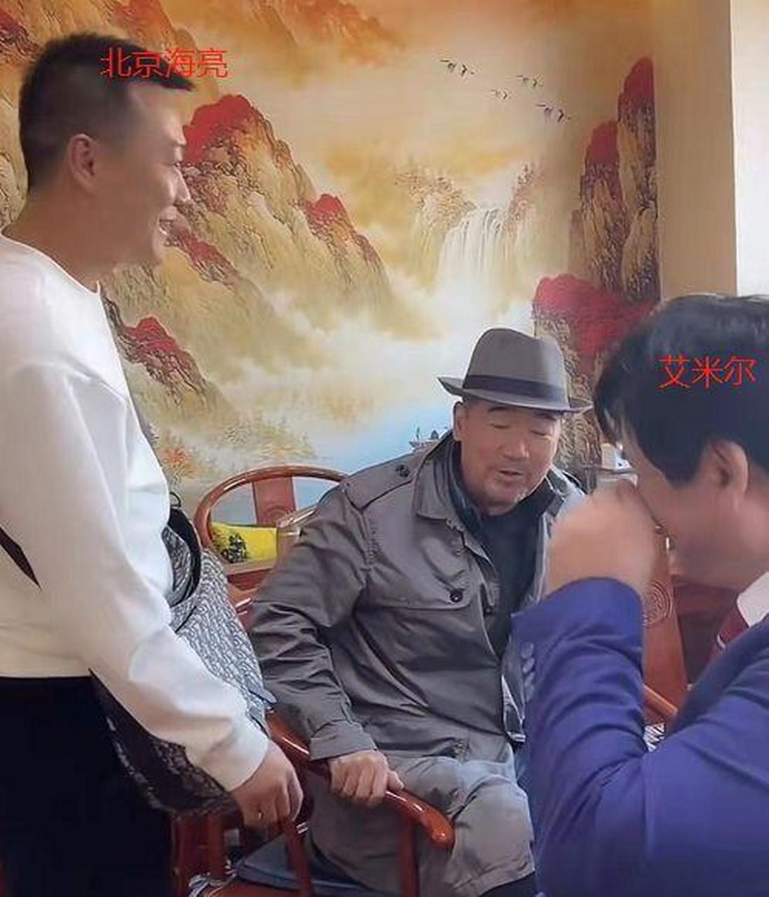 百家号星火计划# 10月20日,网红"北京海亮"在社交平台上晒出了与