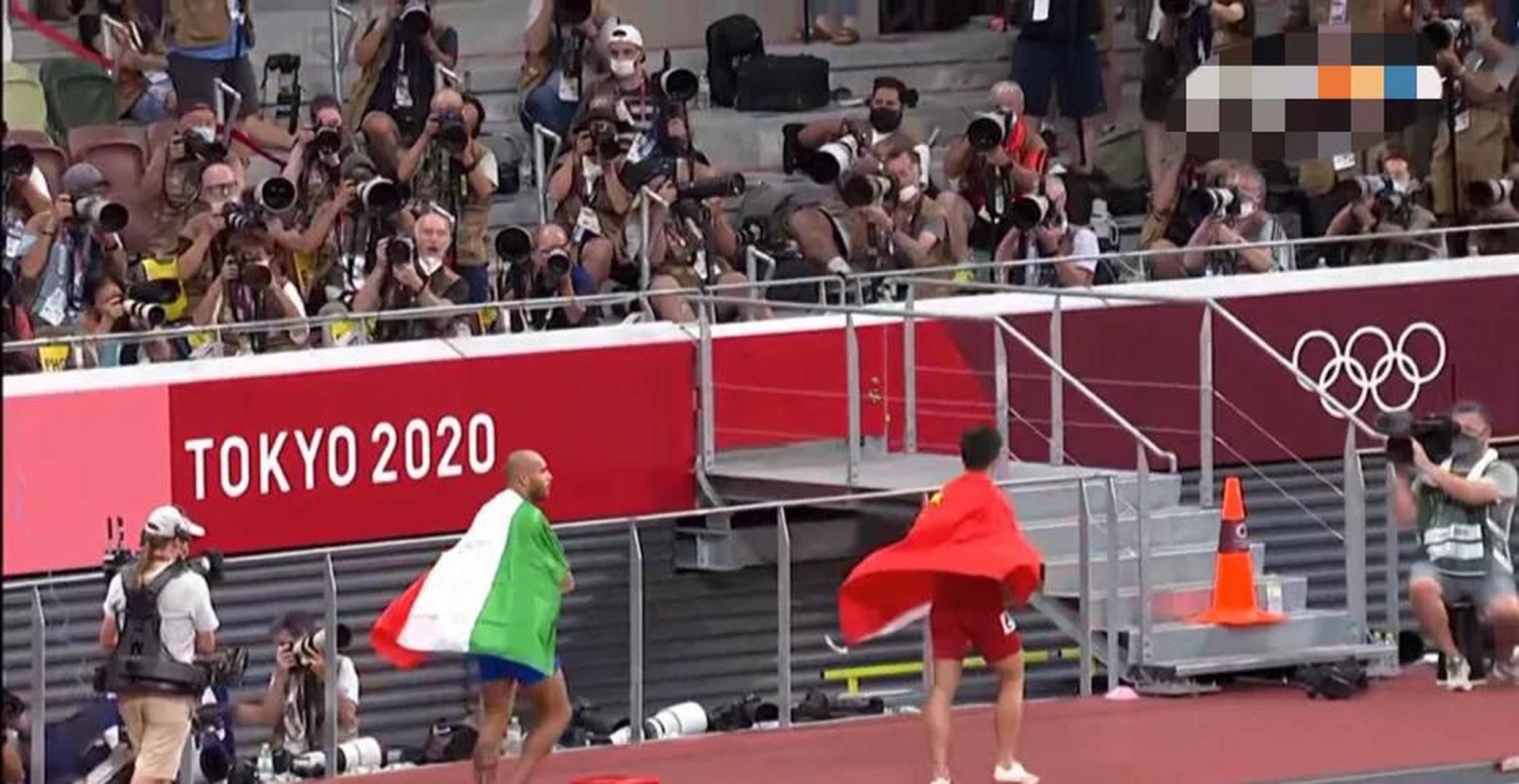 gif创作人# 苏炳添赛后落寞的背影让人心酸!