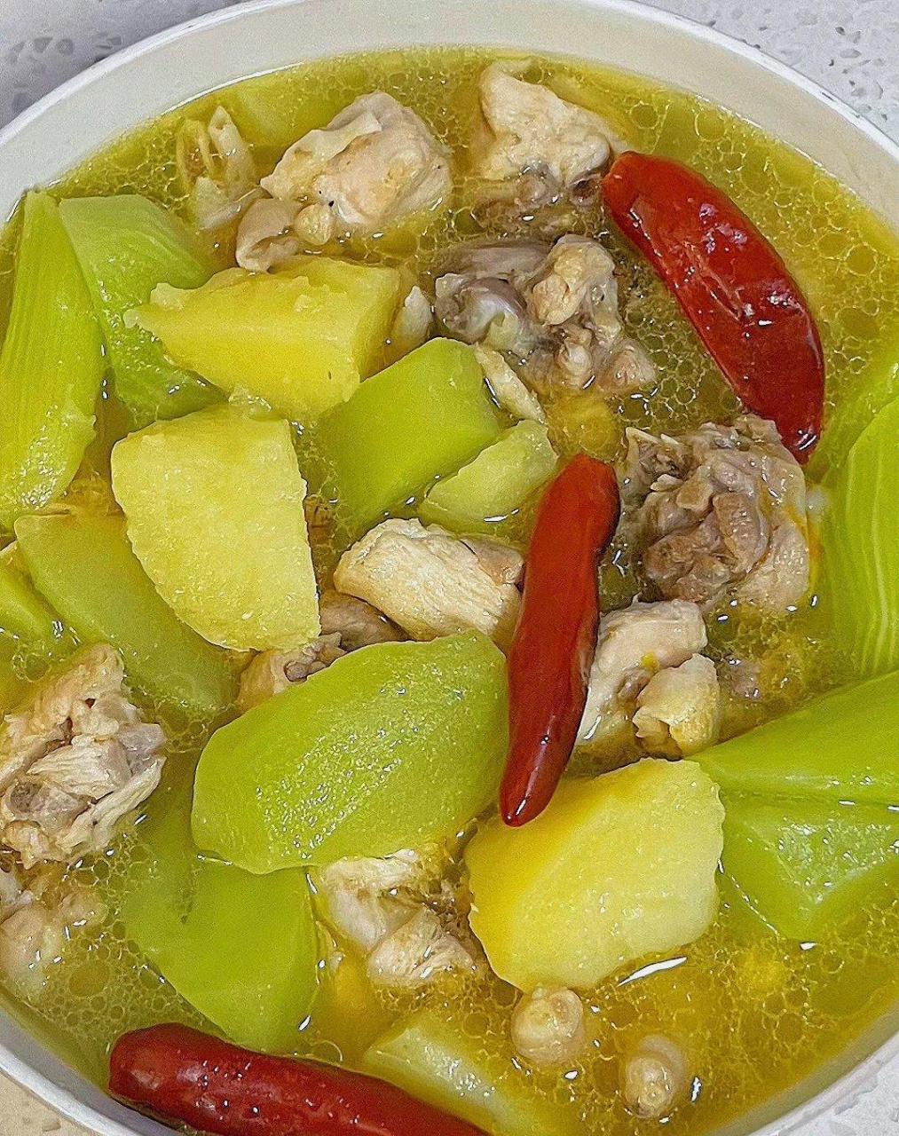 土豆莴笋炖鸡～～|||91做法: 16615土鸡宰块洗净,凉水下锅加葱