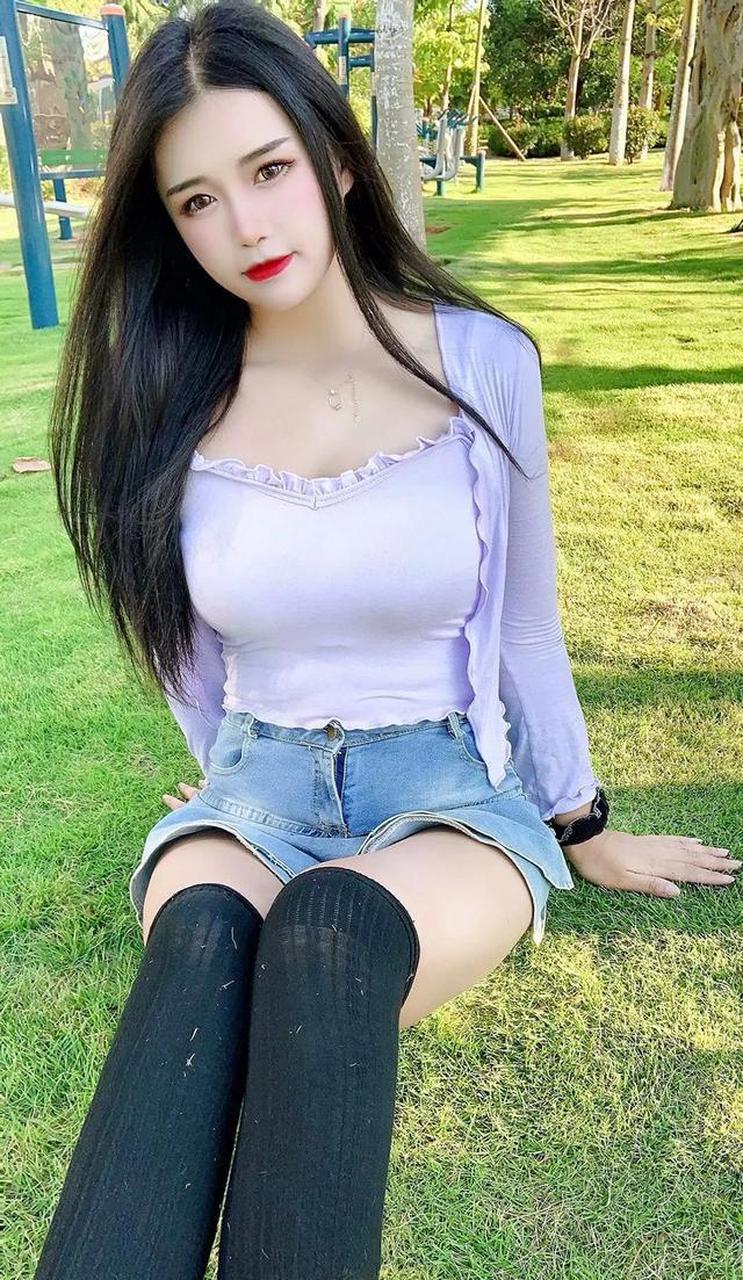 甜美可人,紫衣小姐姐户外美图分享