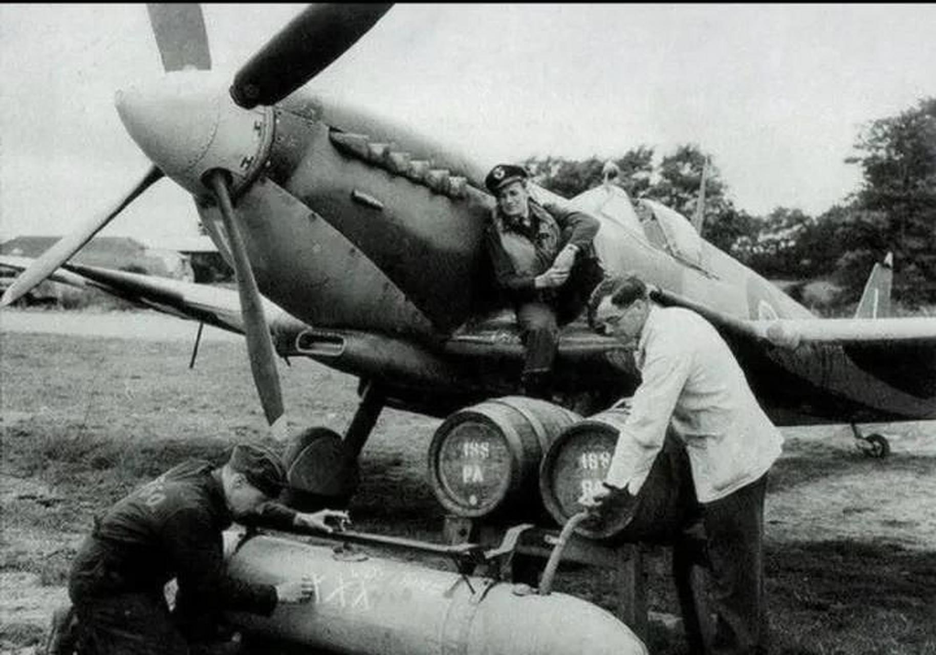 二战期间,一家啤酒厂为诺曼底战斗的盟军士兵提供新鲜的啤酒.