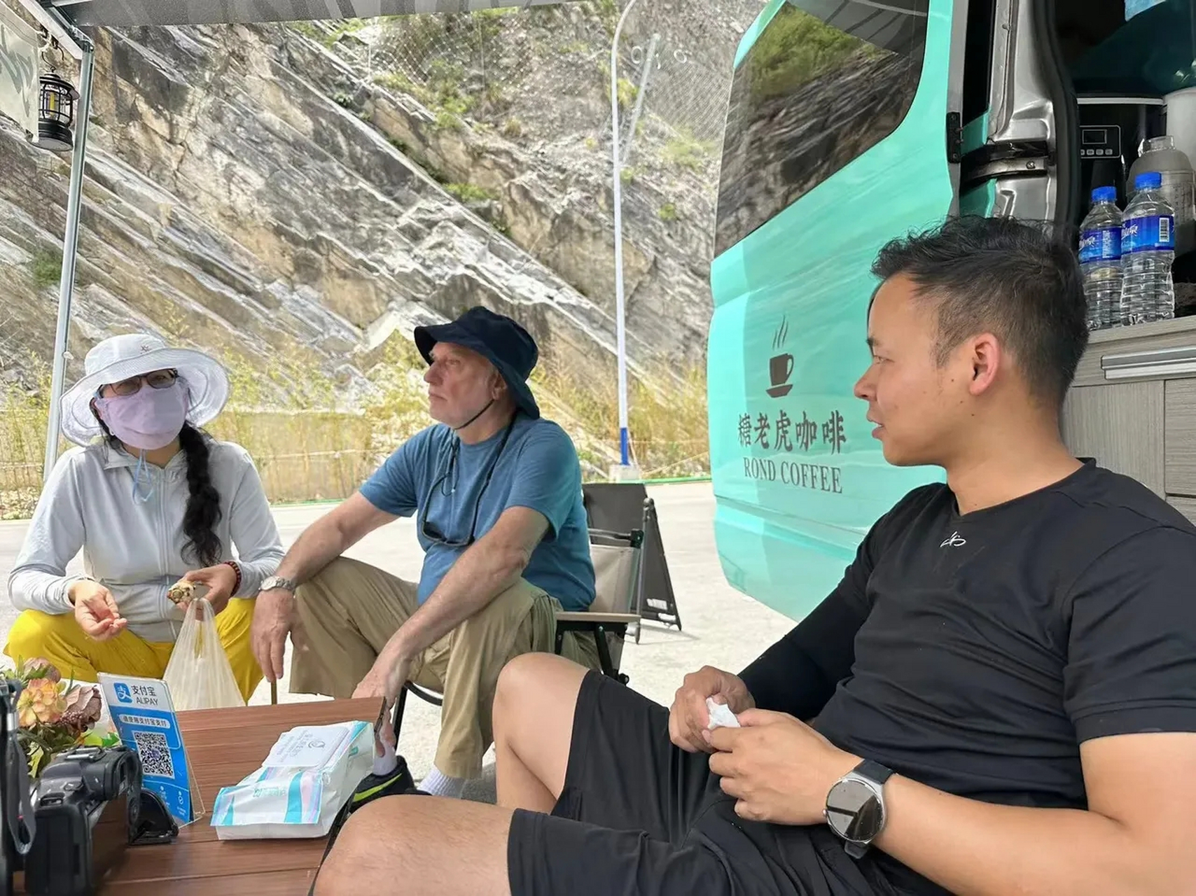 虽然一直否认,但他肯定是唐纳德·萨瑟兰!