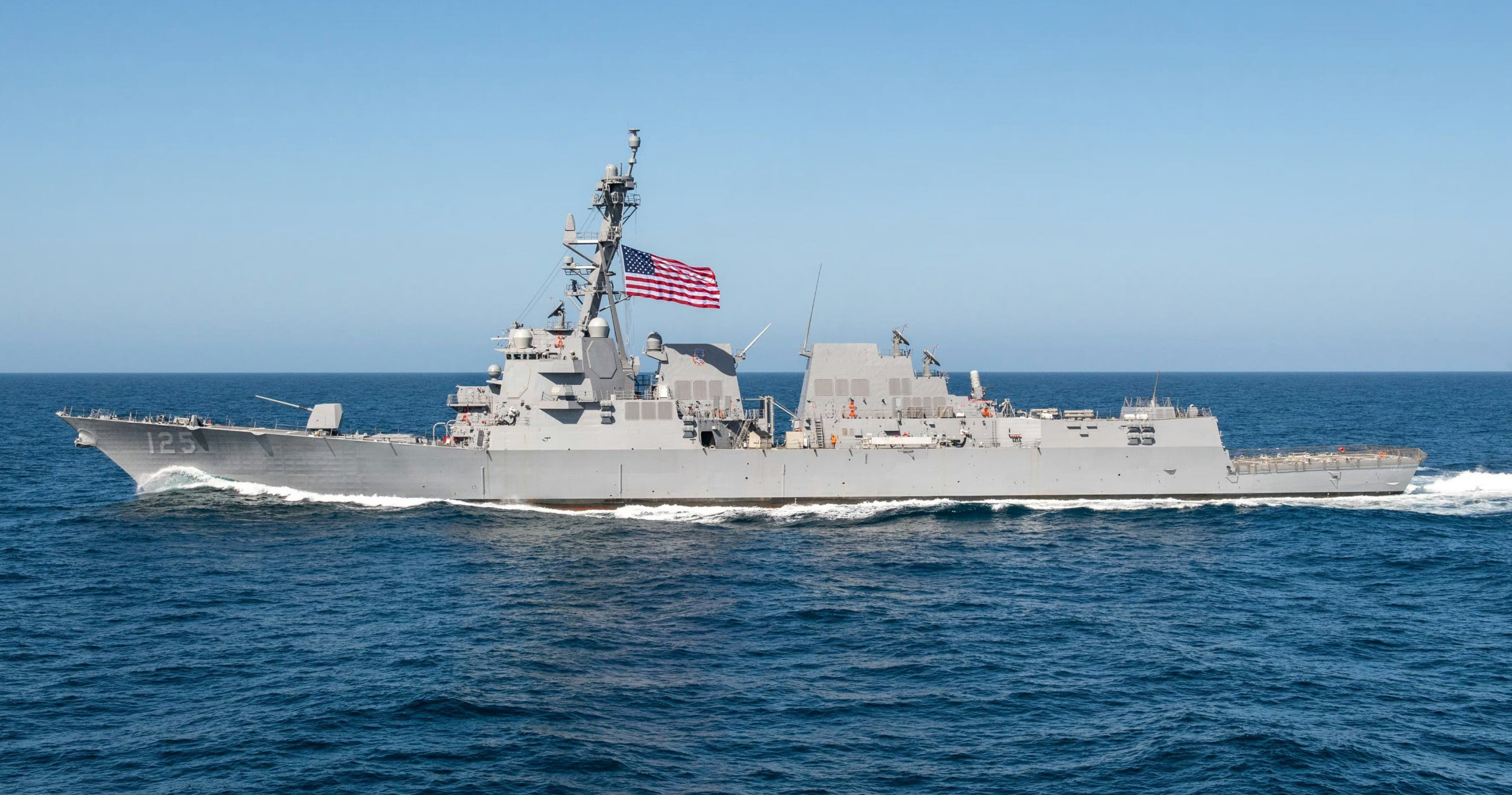 大约一个月前,美国海军最新一艘阿利伯克3导弹驱逐舰下水,舷号ddg128