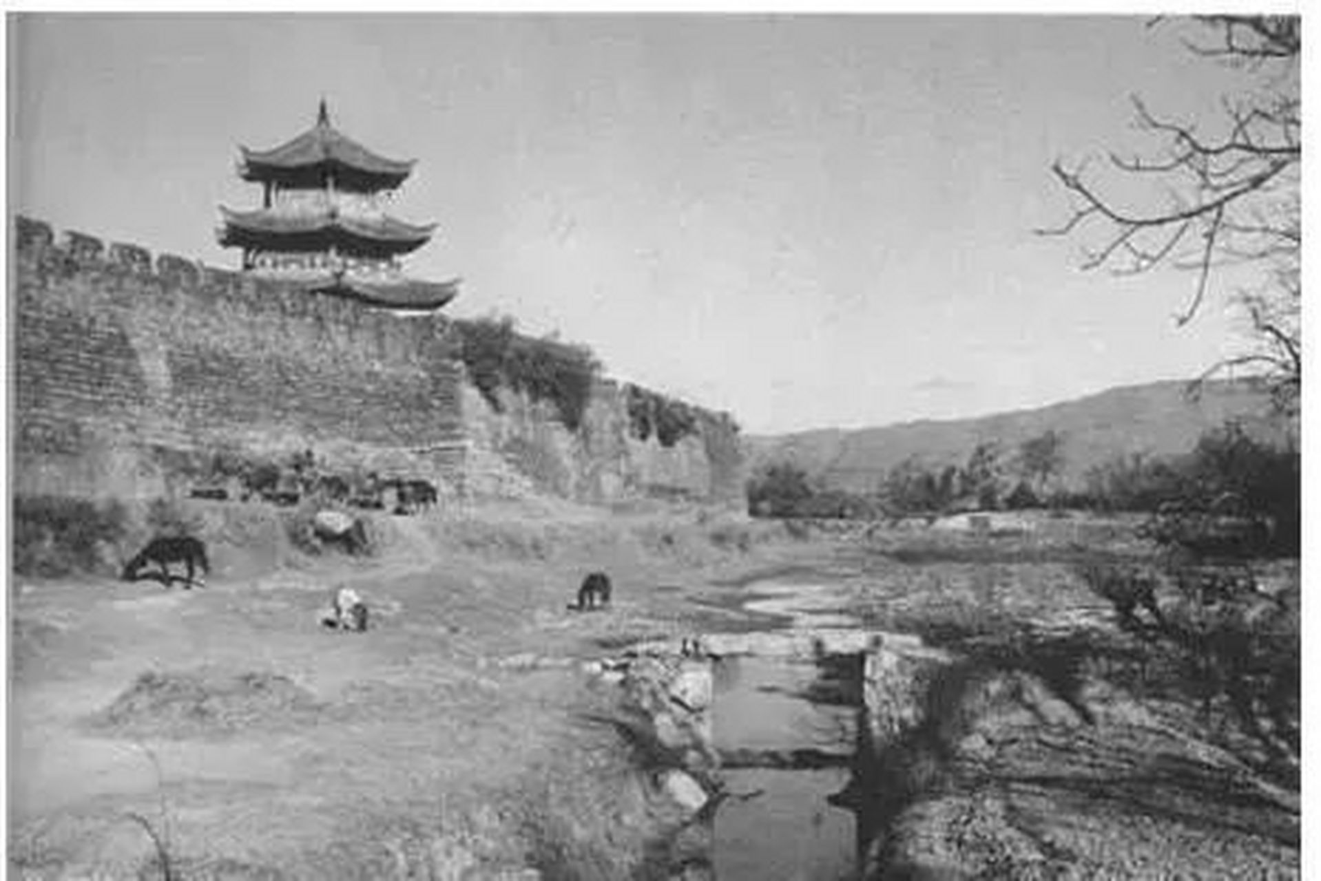 这是一座名为"魁星阁"的建筑.此后,陆良古城大规模地被夷为平地.