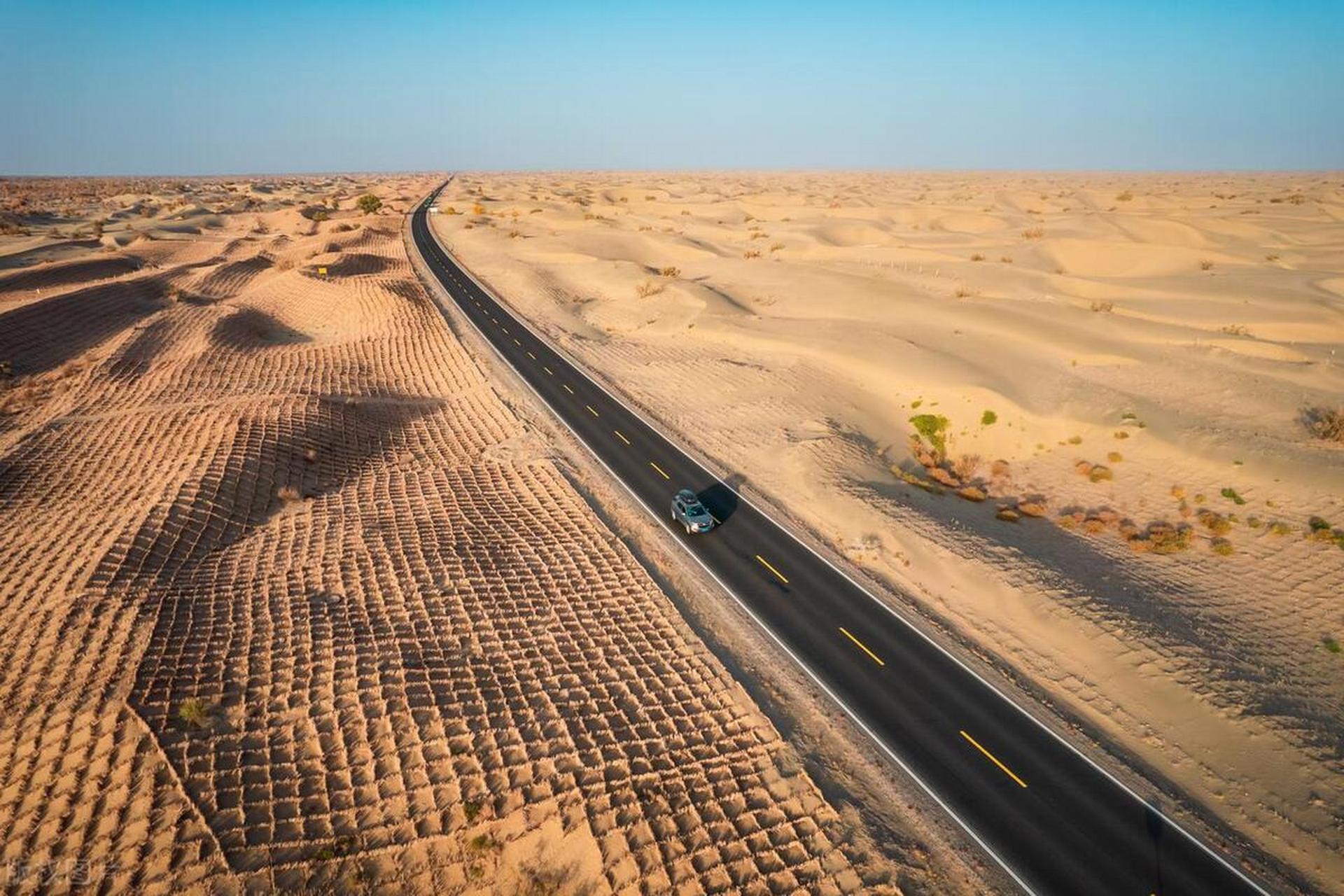 沙漠公路---纵穿塔克拉玛干沙漠  赫赫有名的新疆塔克拉玛干沙漠,被称
