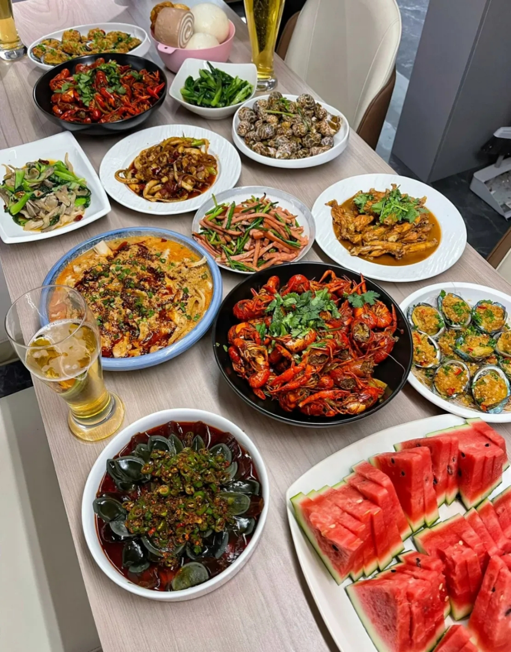 湖北朋友请客来家里小聚,烧了几个可口的小菜.