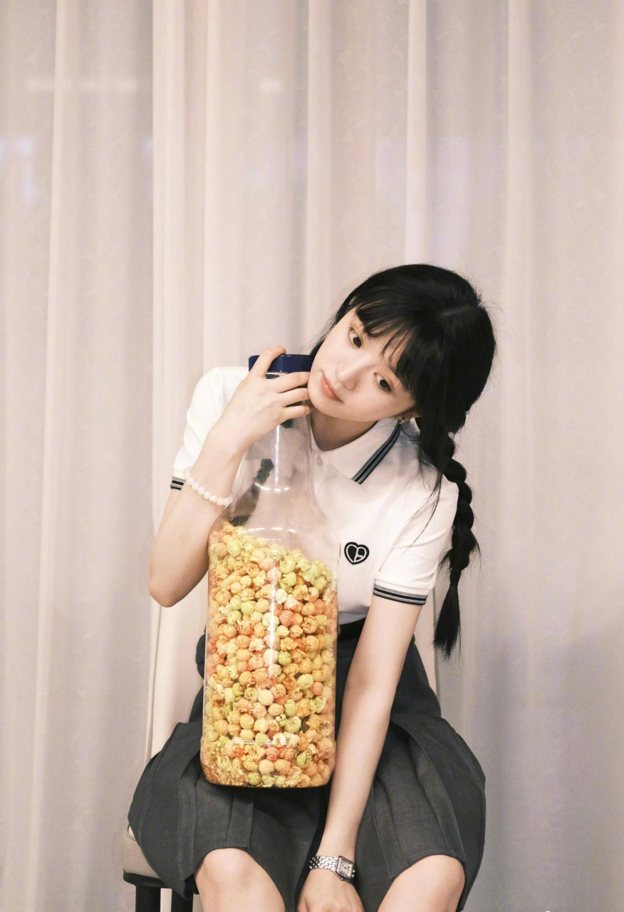 田曦薇双马尾麻花辫清纯学生服甜美写真 #田曦薇#   #麻花辫