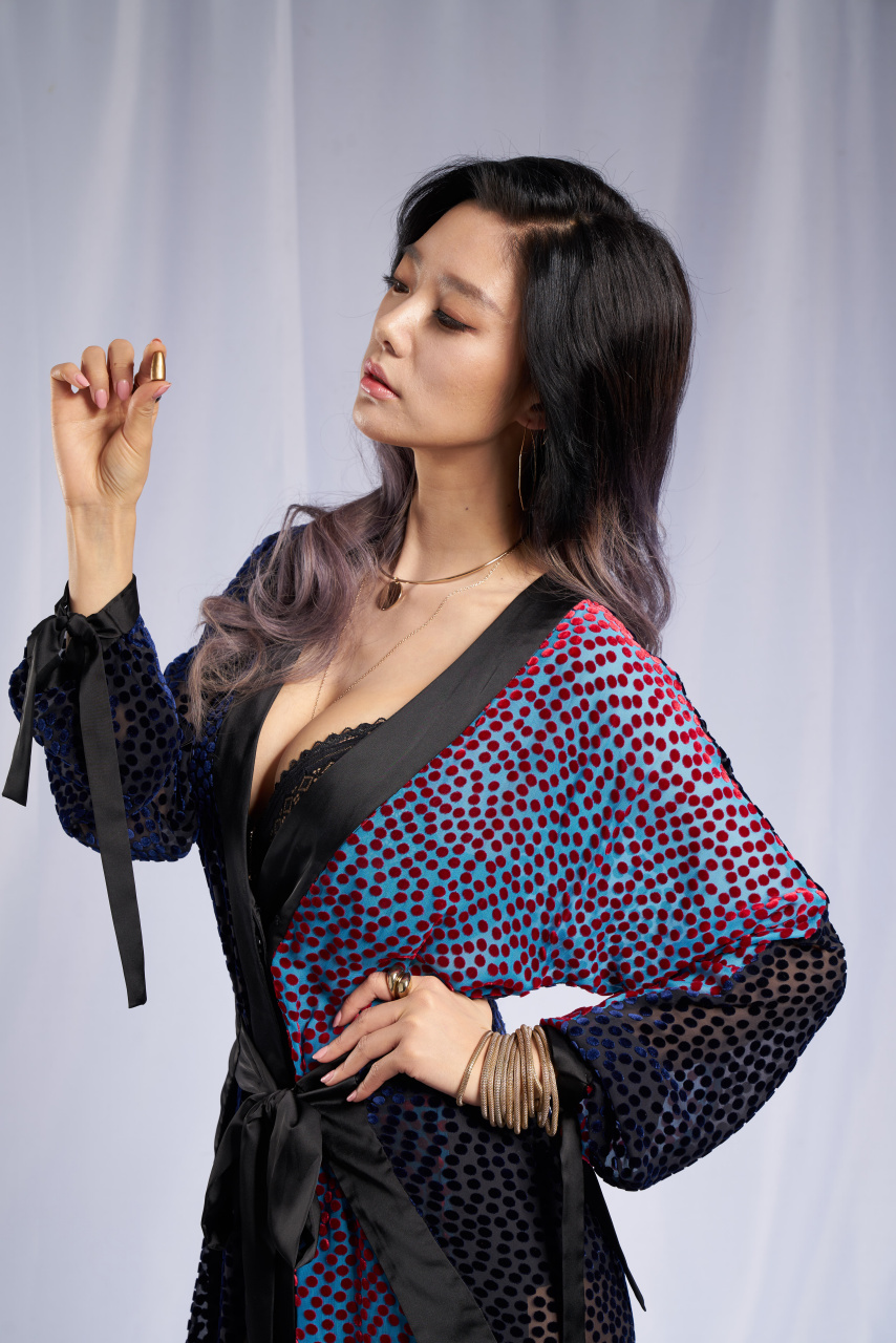 克拉拉  "沉默的证人"定妆照片[鲜花]