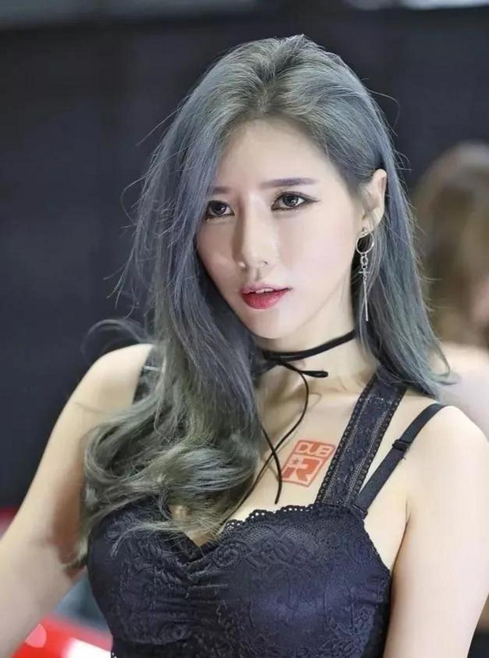 韩国性感车模:宋姝儿