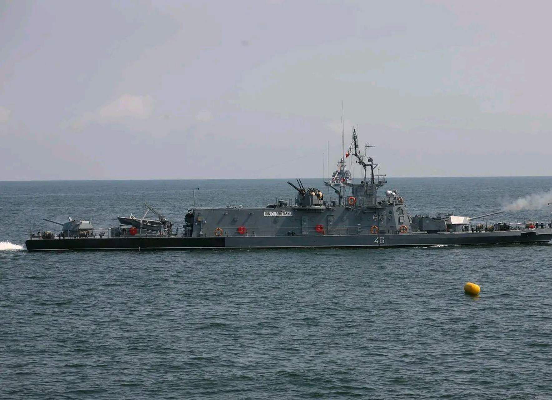 罗马尼亚这种炮艇非常独特,虽然只有500吨但武装到了牙齿,武器包括