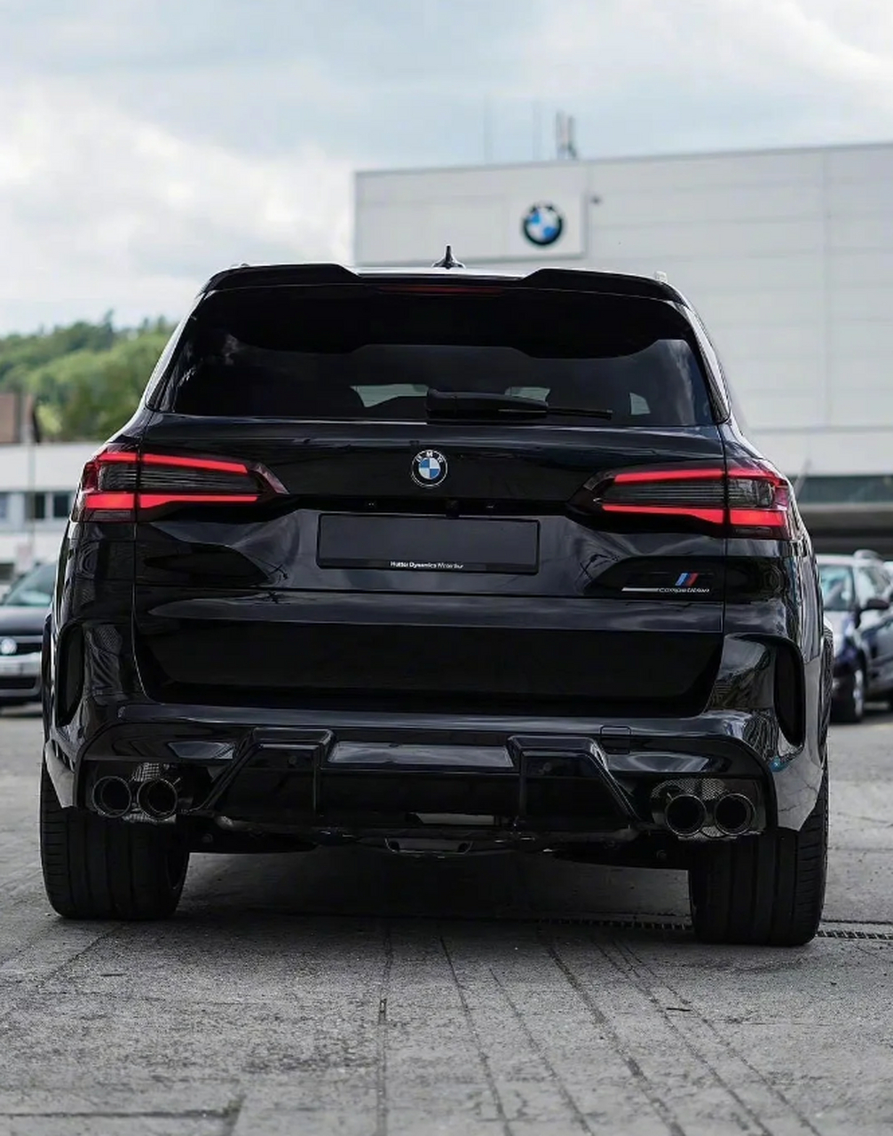 豪车中的低调王者:黑色宝马x5 m 【低调王者,奢华之选——黑色宝马x5