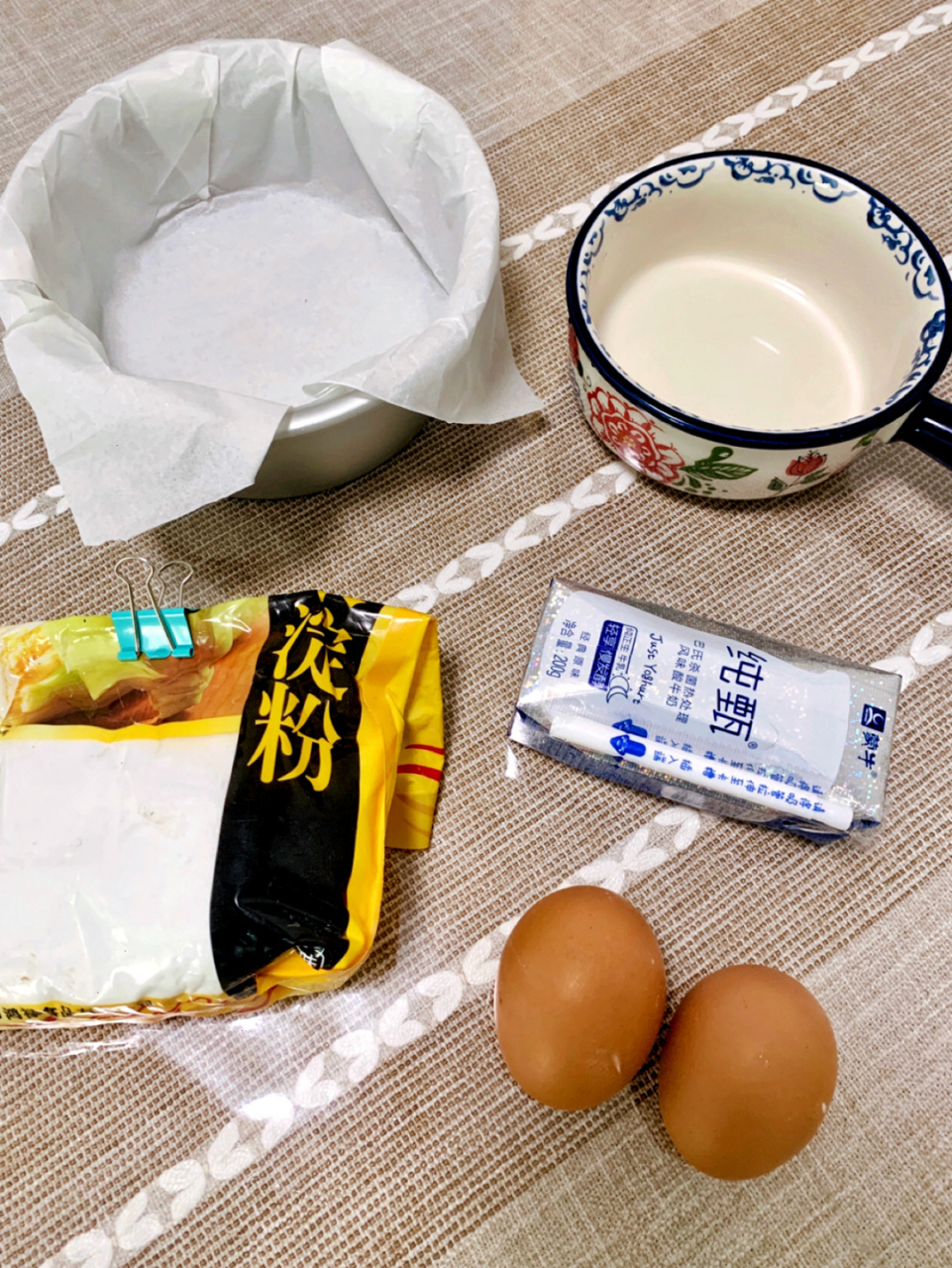 这几天何炅同款酸奶蒸蛋糕了 给大家分享另一种【烤箱版】的酸奶蛋糕