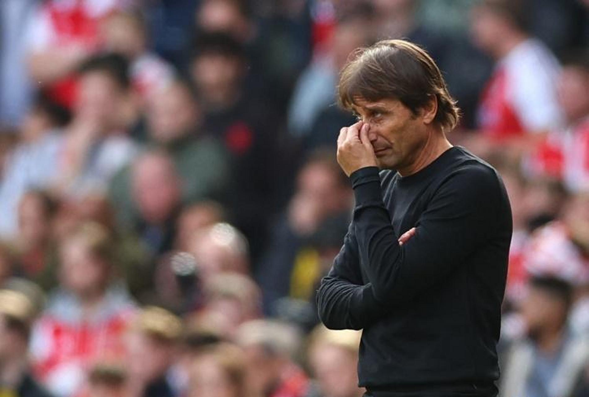 据斯基拉透露,那不勒斯对意大利教练孔蒂表达了浓厚的兴趣,并计划