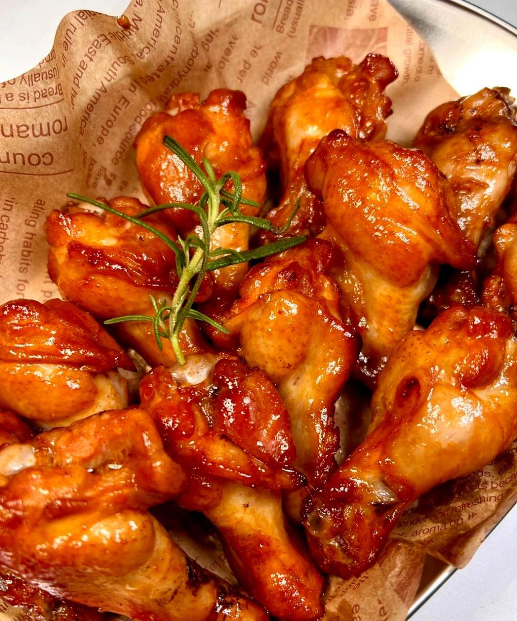 今天准备了一盘奥尔良烤小鸡腿,看到会不会让你垂涎三尺呢?