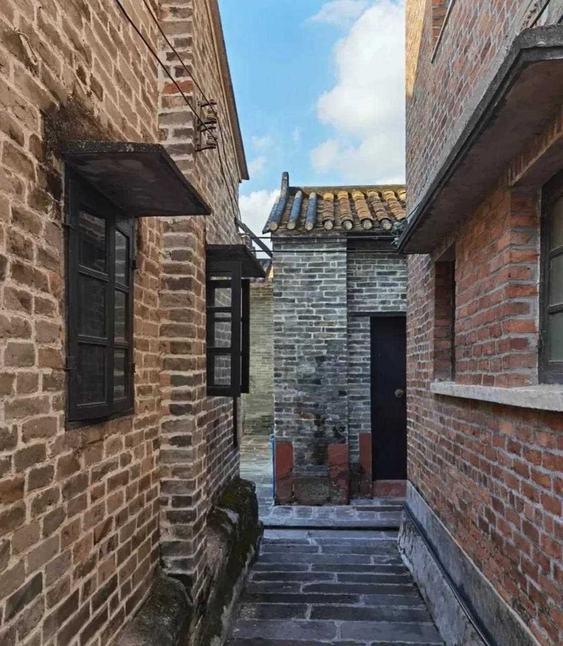 逆水流龟村堡——位于广东省东莞市虎门白沙村,建于明末崇祯年间,是