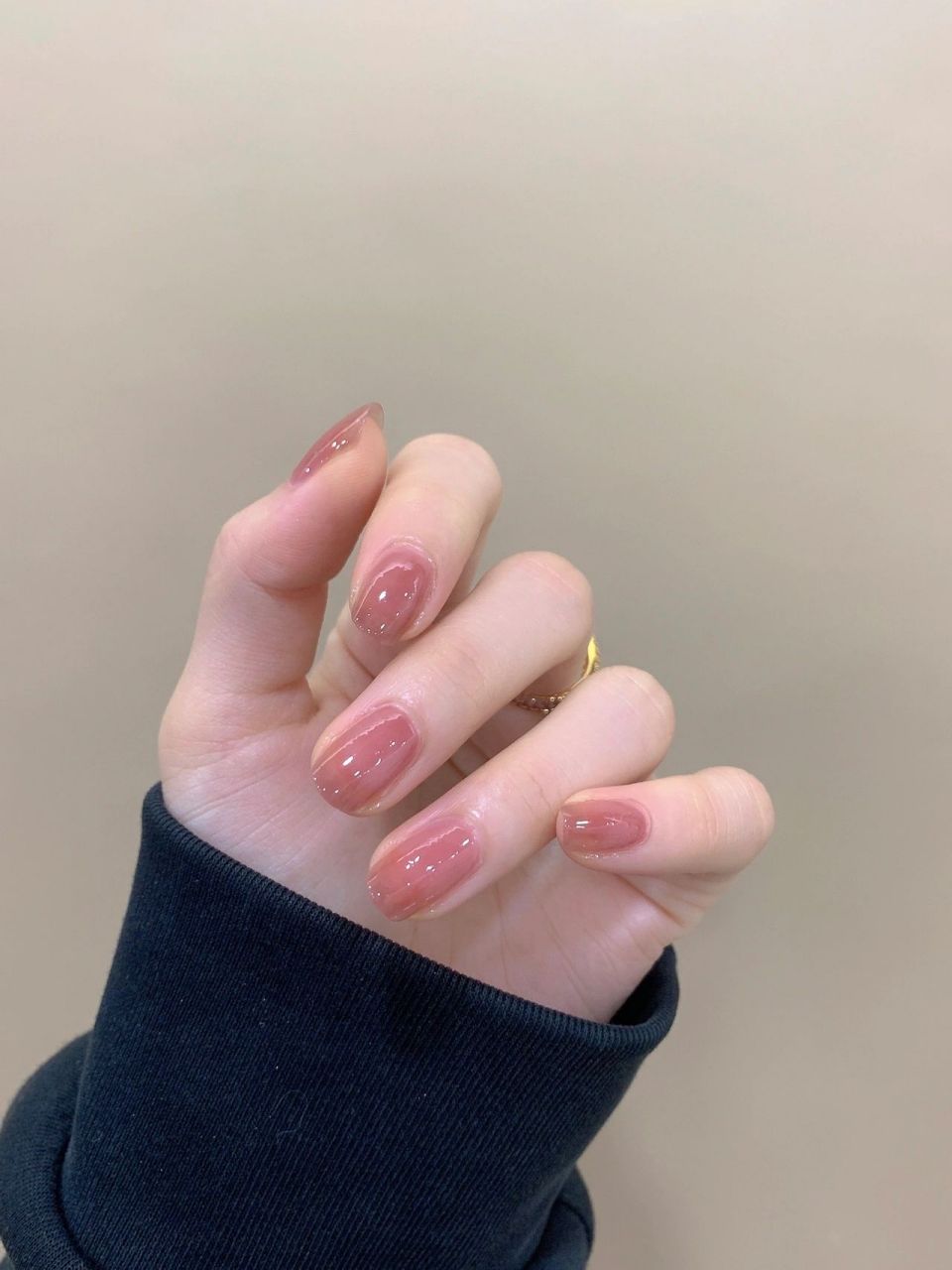 温柔小甜心清亮冰透乌梅美甲 谁能拒绝这样一个水灵灵的美甲呢 晶莹