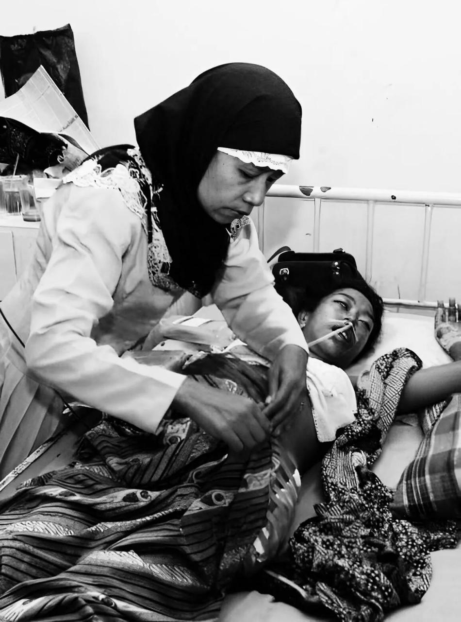 非洲女性也要"割礼"太不可思议了非洲女性割礼已经在非洲实行了超过