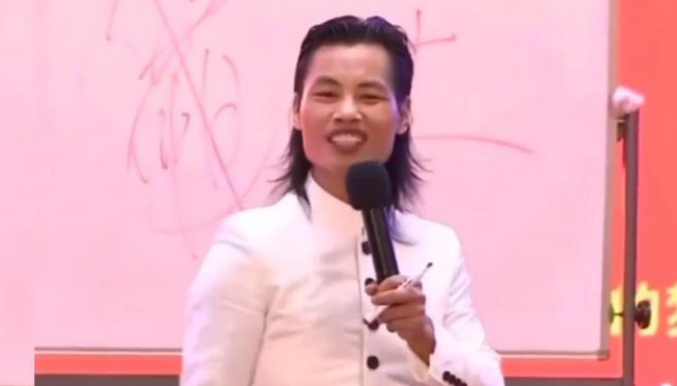 成功学"听懂掌声"的聂枭又来割韭菜了,换了口味,换了口号,换了发型,他