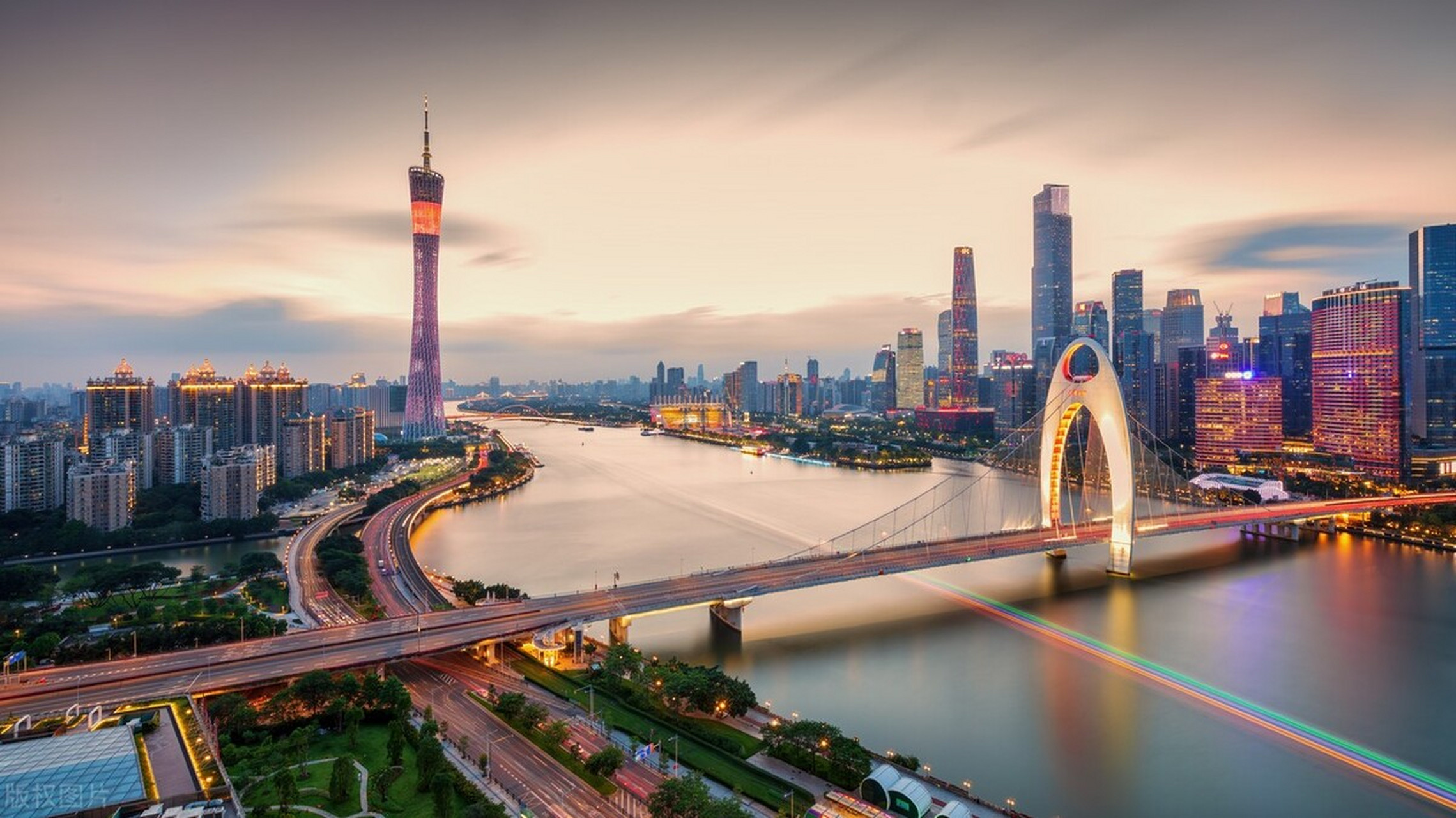 广州落日看哪里 | 最"专业",琶洲大桥  琶洲大桥是广州城东珠江江面上