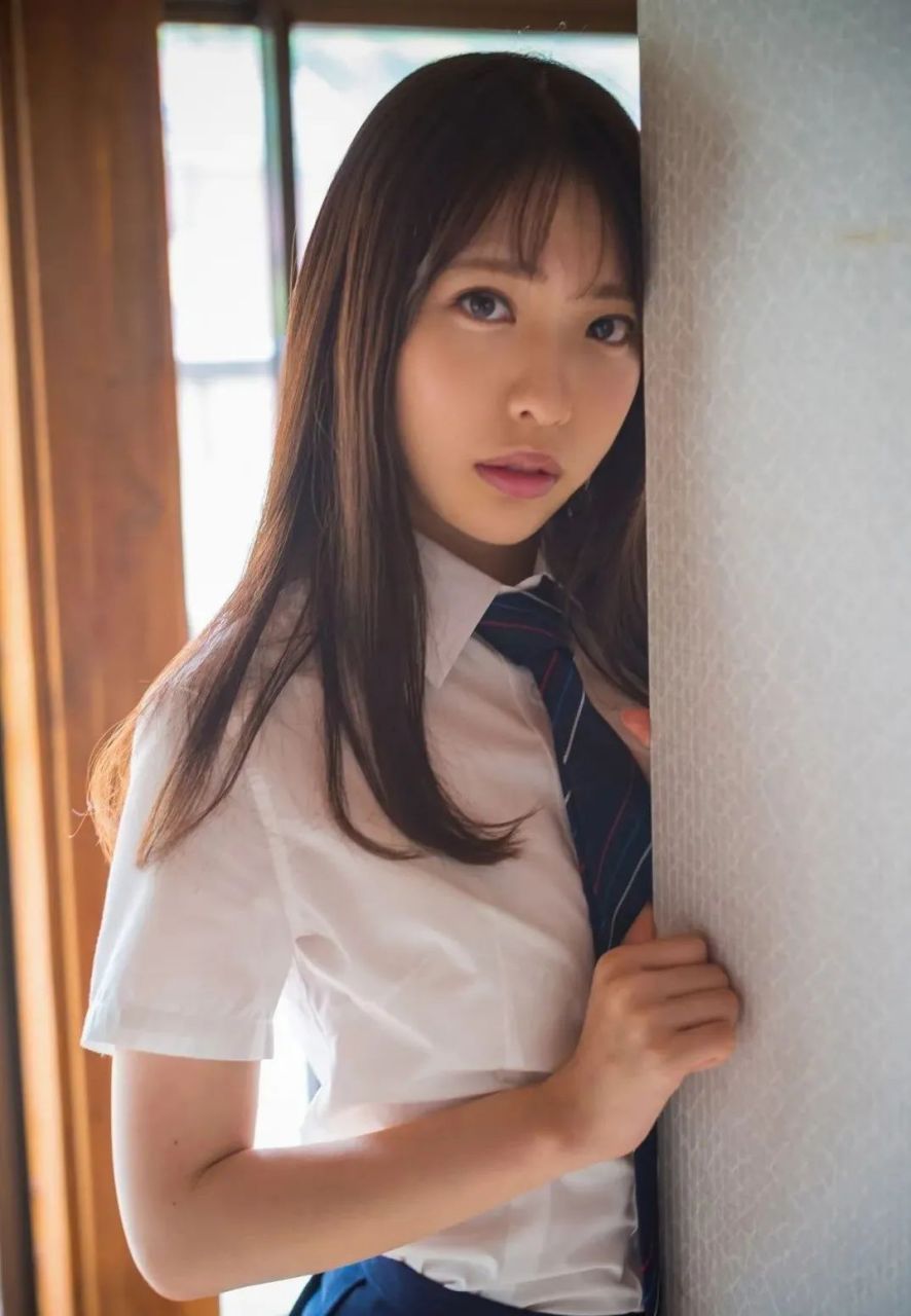 今日份的女友之暗黑女友-白桃はな 她模样清新,表情羞涩,气质独特.