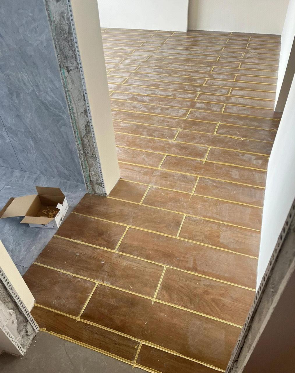 去工地看到一家业主做的木纹砖美缝,这翻车的,快让我笑出了猪叫声